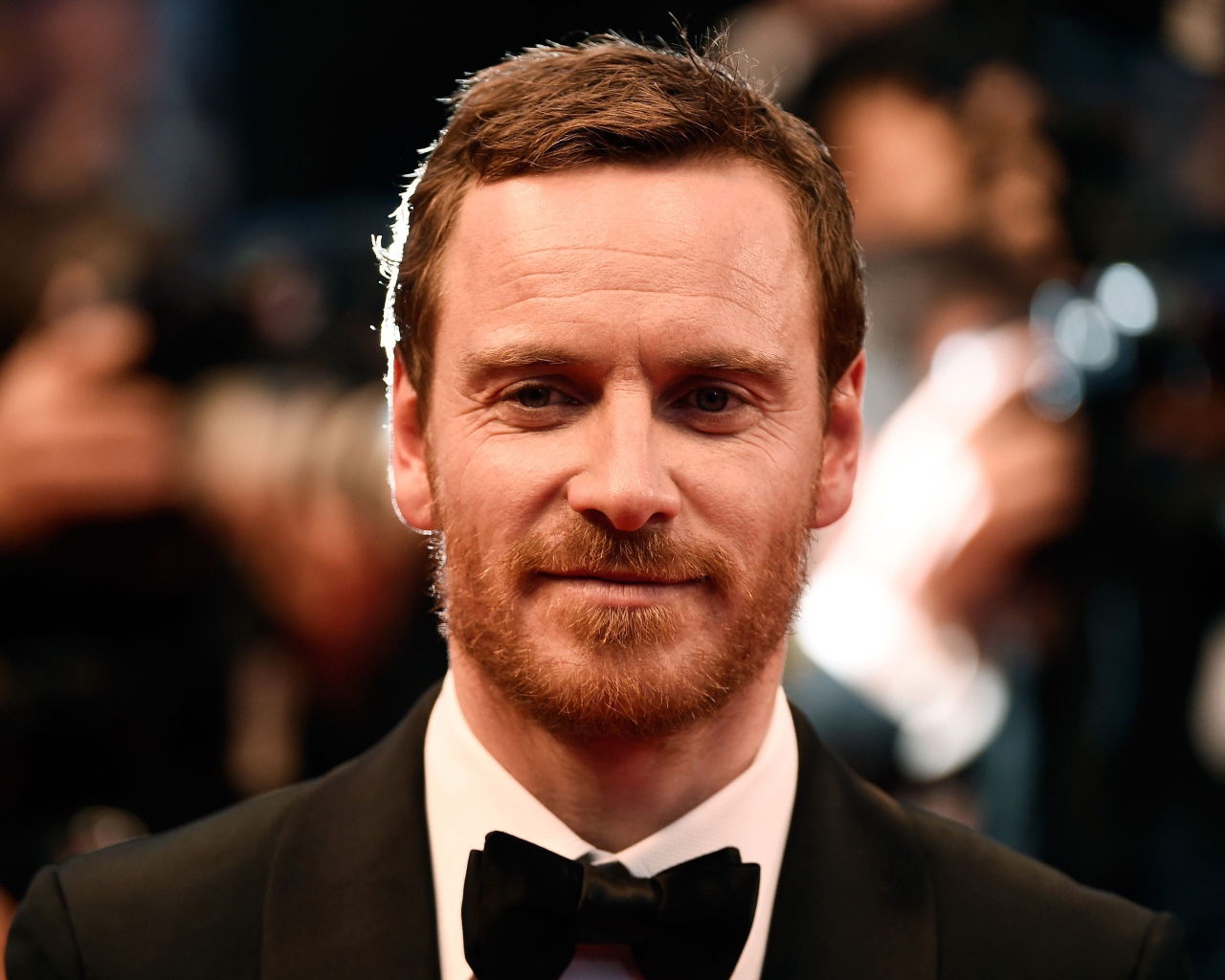 Стильный мужчина актер Майкл Фассбендер
