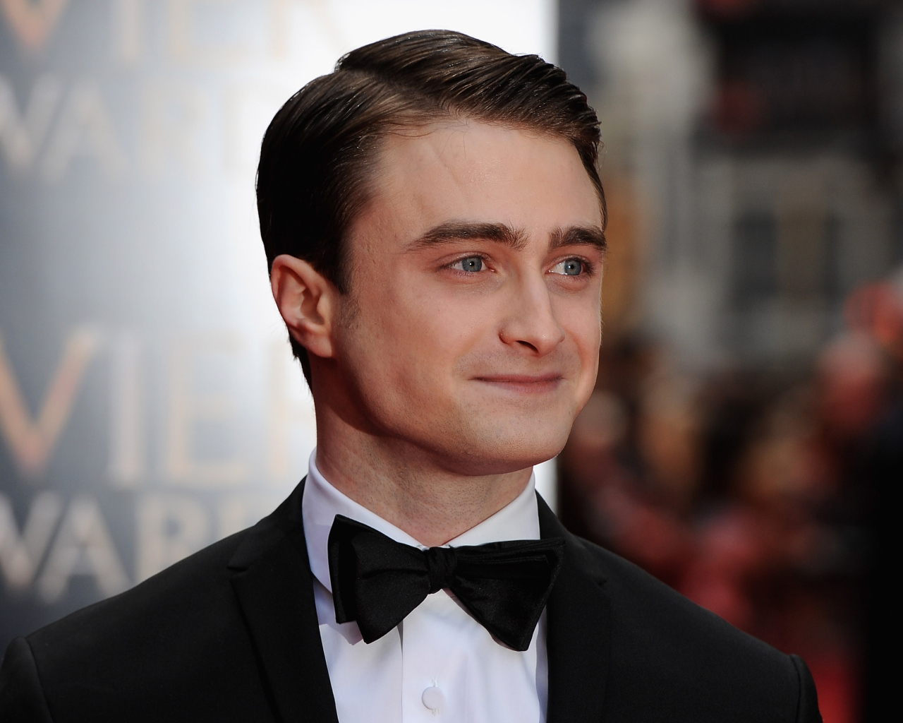 Стильный молодой Дэниел Рэдклифф в костюме