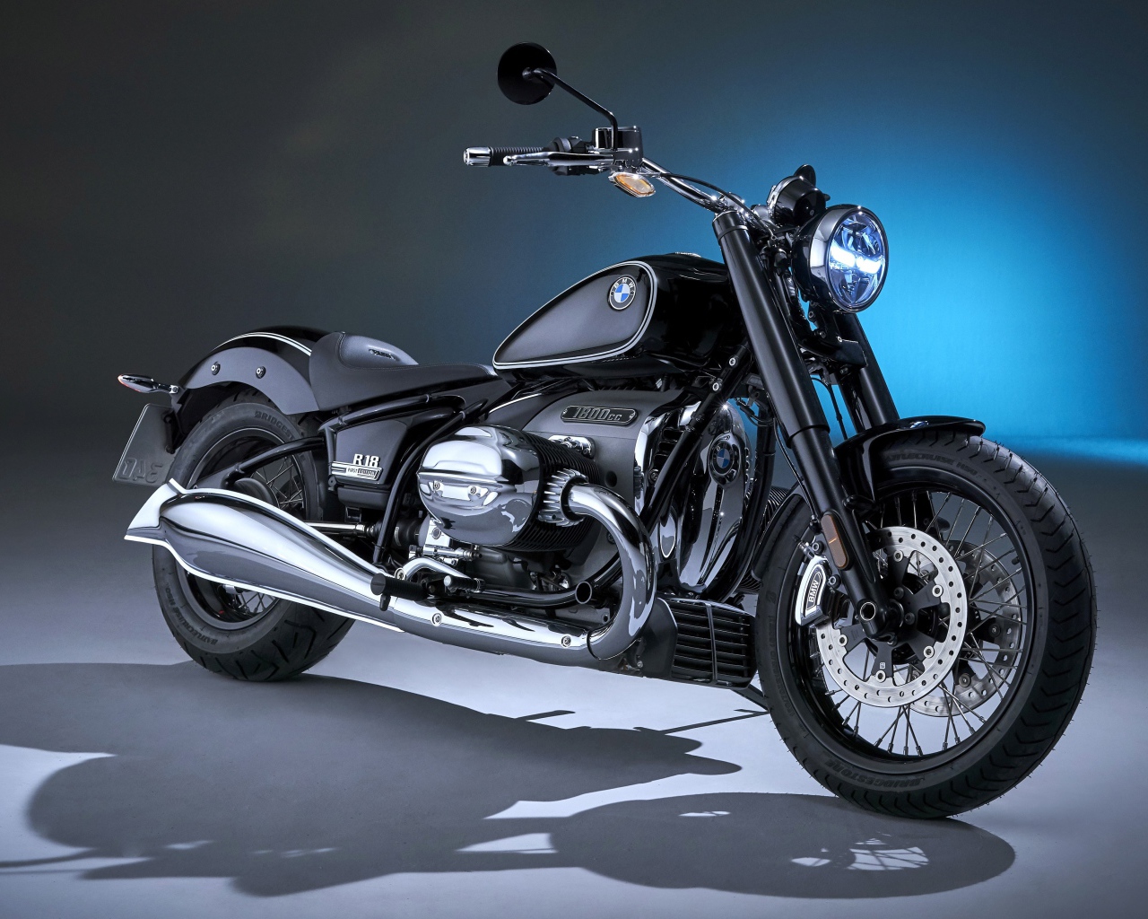 Крутой мотоцикл BMW Concept R 18, 2020 года