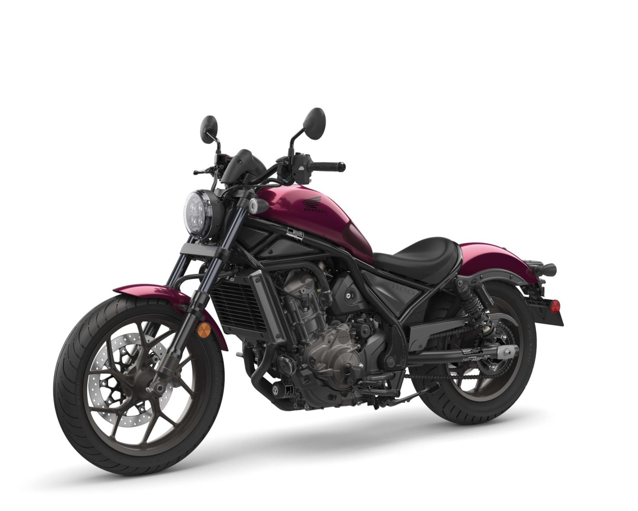 Мотоцикл Honda CMX1100 REBEL на белом фоне