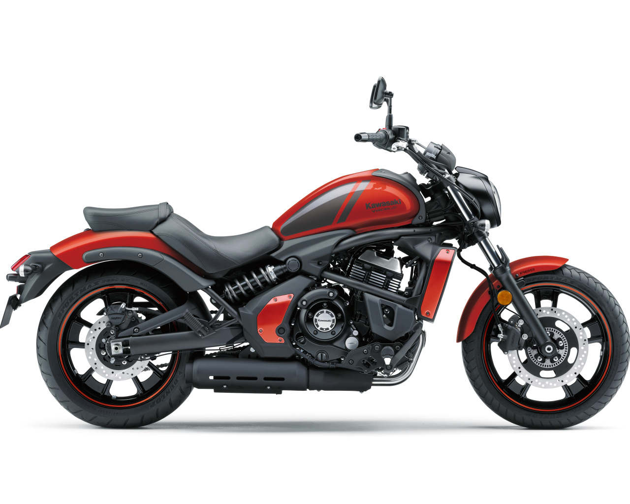 Мотоцикл Kawasaki EN650 Vulcan S на белом фоне