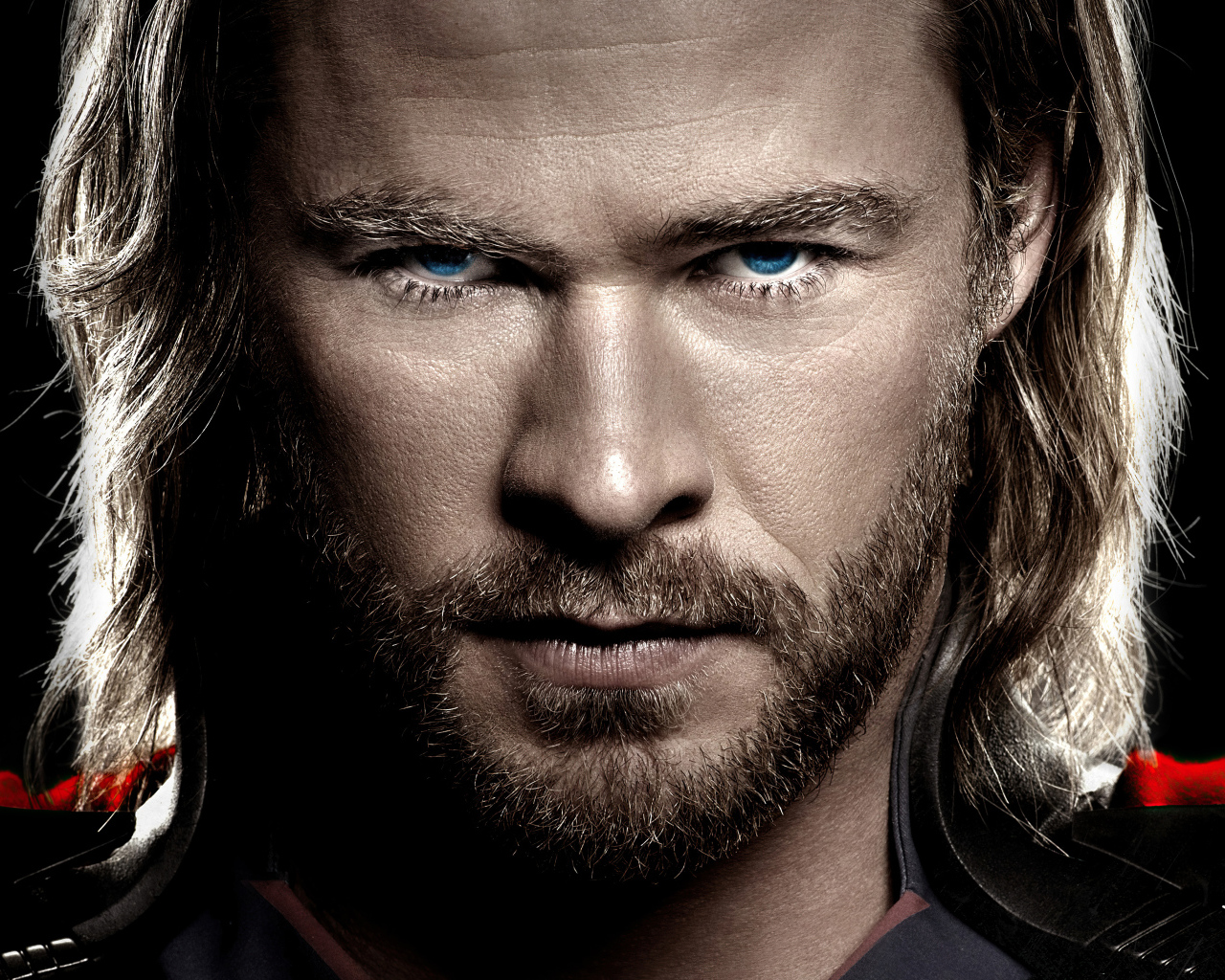 Актер Крис Хемсворт в роли Тора