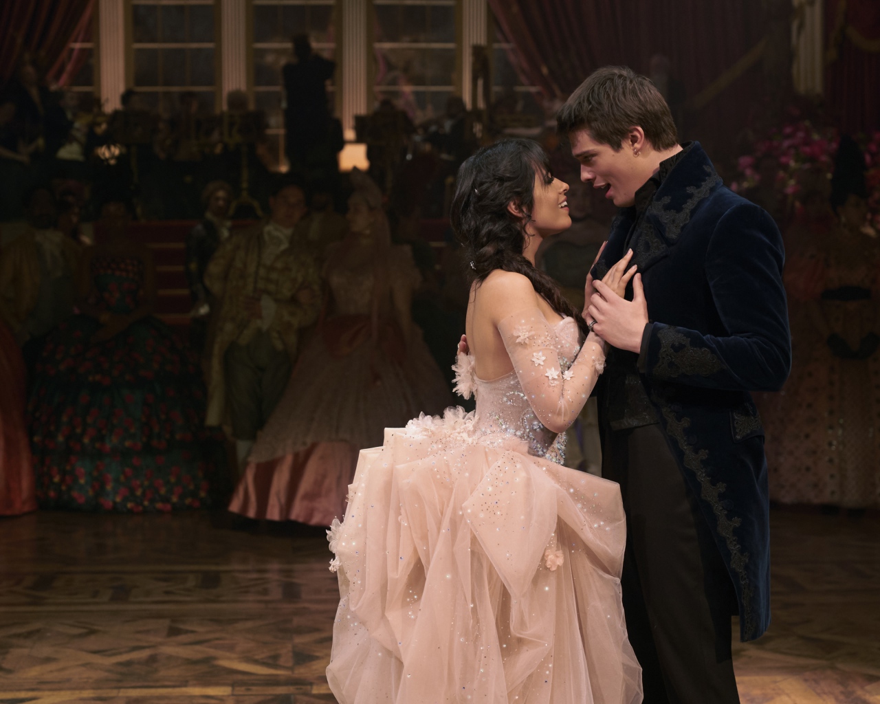 Главные герои нового фильма Золушка, 2021