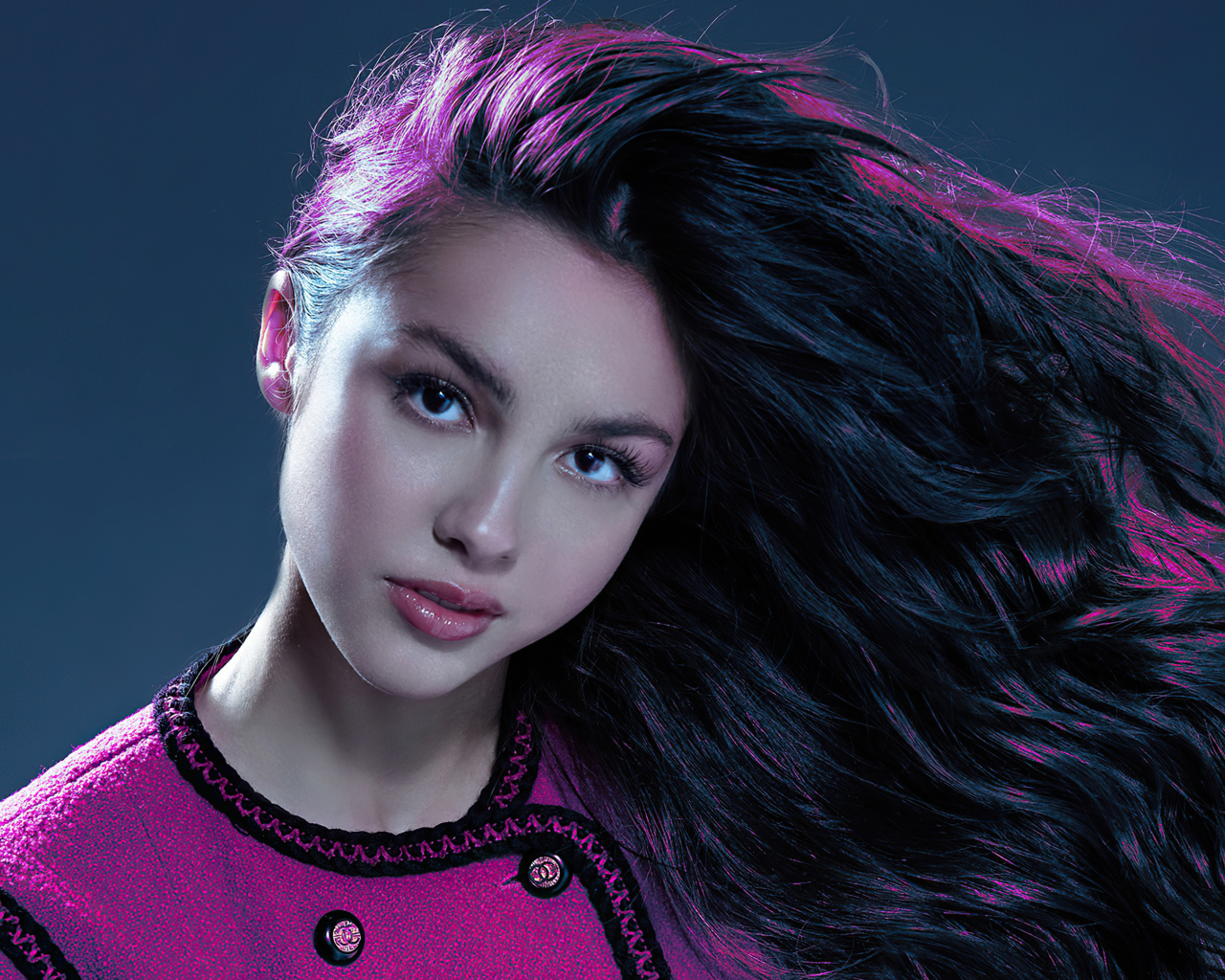 Длинные волосы у певицы Оливия Родриго