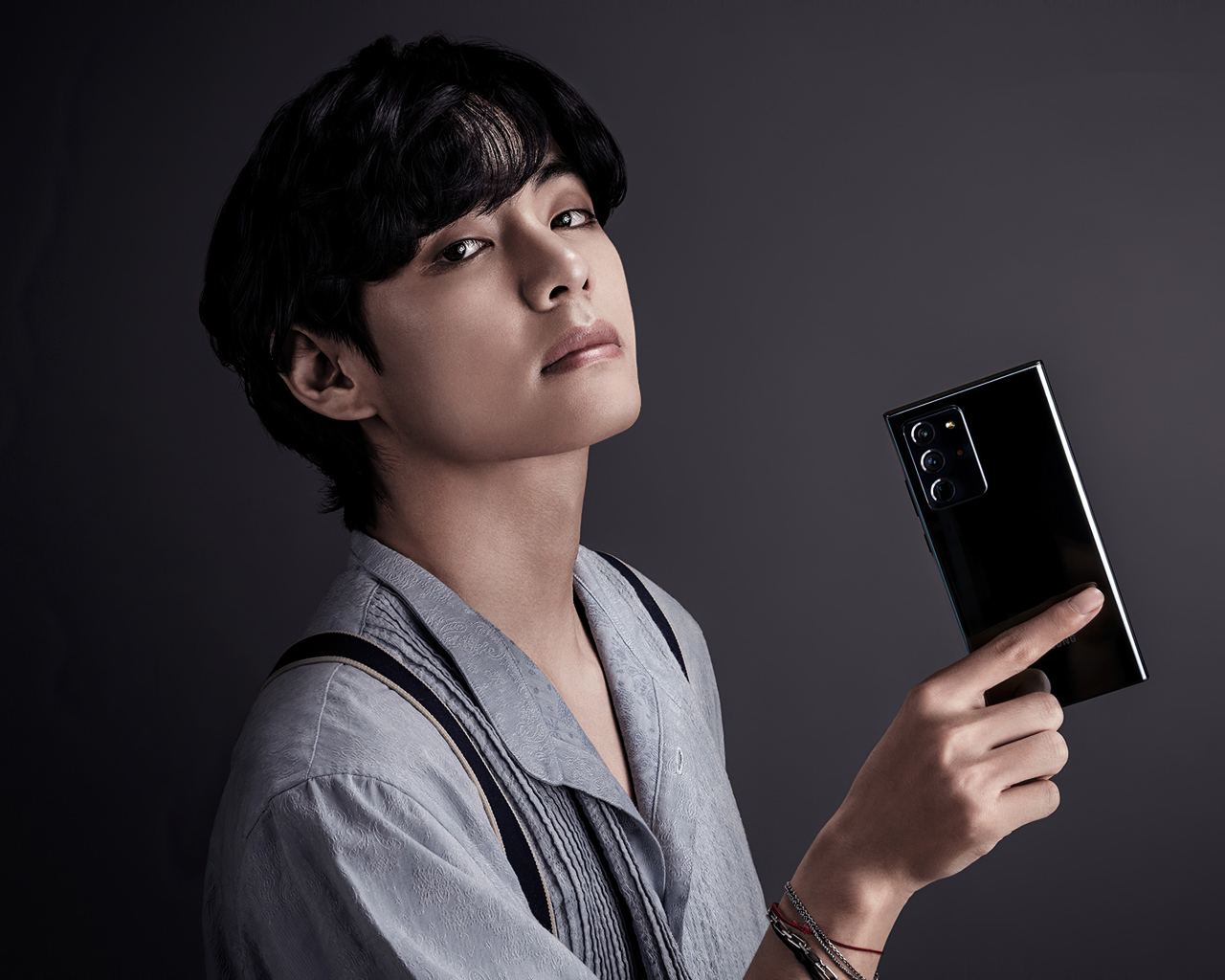 Ви вокалист группы BTS с телефоном