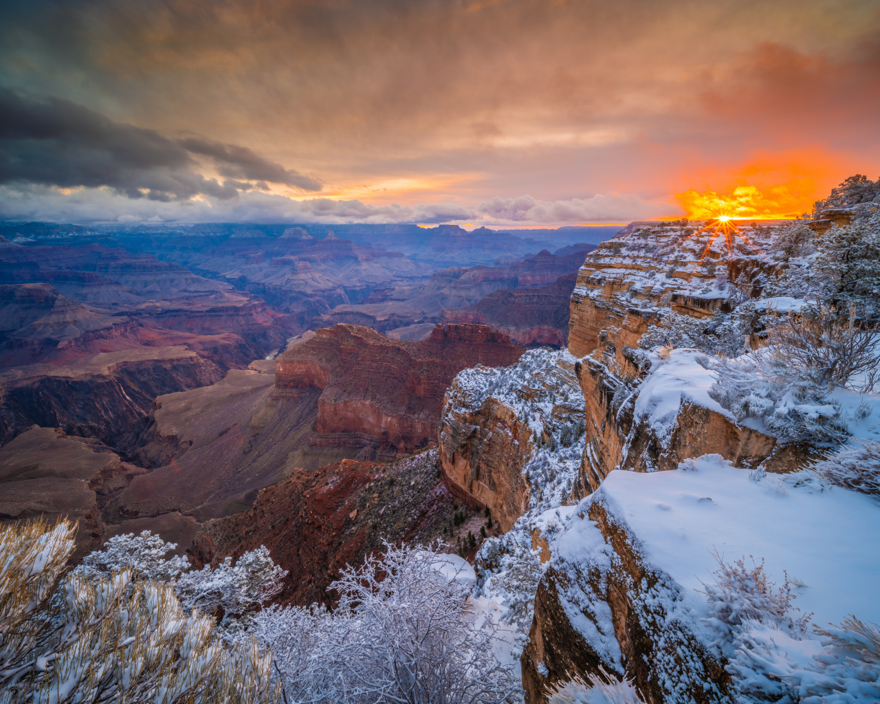 Красивый вид на Гранд каньон на закате солнца 