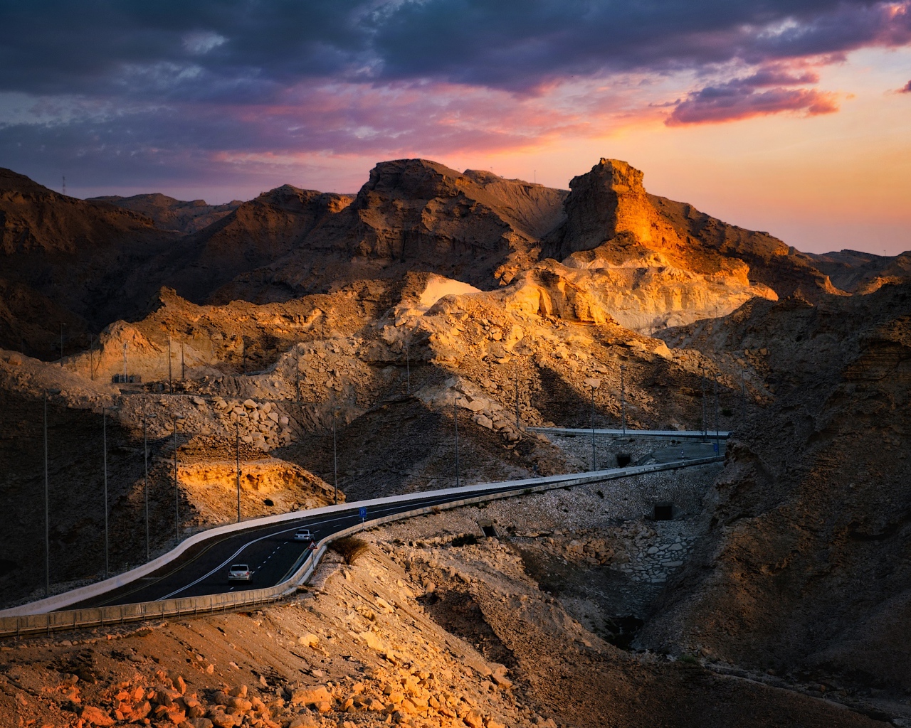 Дорога серпантин в горах 