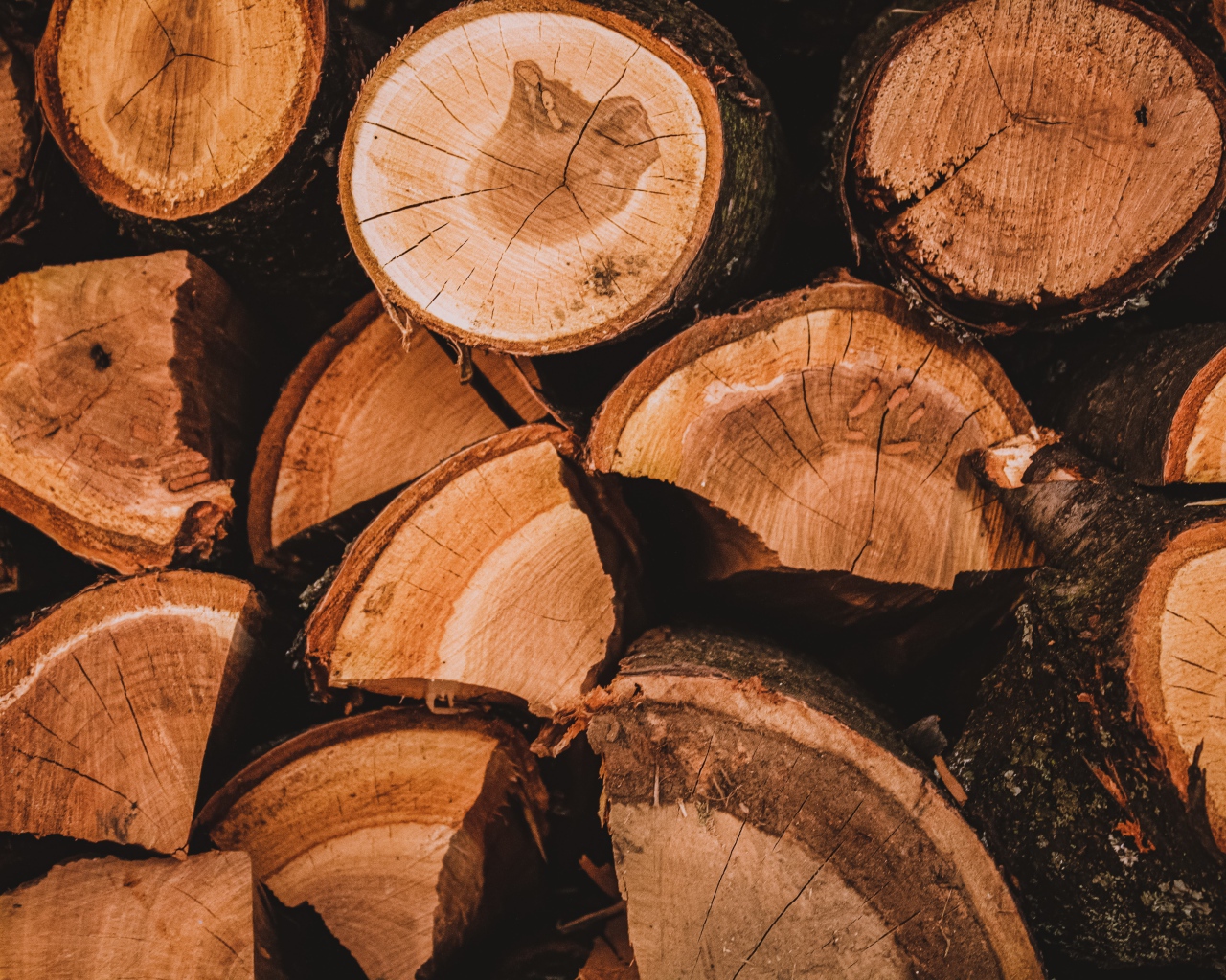 Рубленные дрова крупным планом