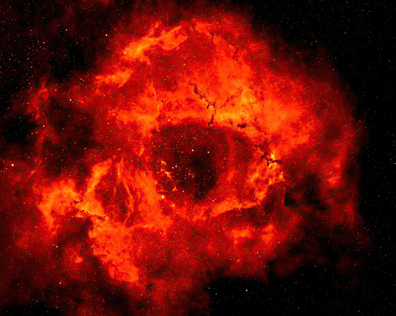 Красная туманность в космосе на черном фоне