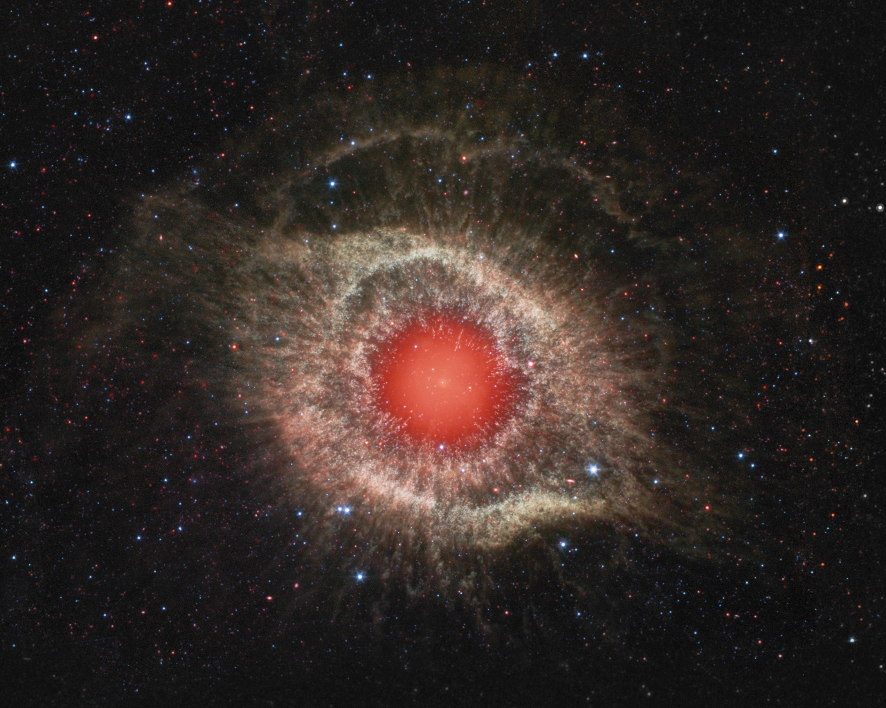 Космическая дыра в черном небе 