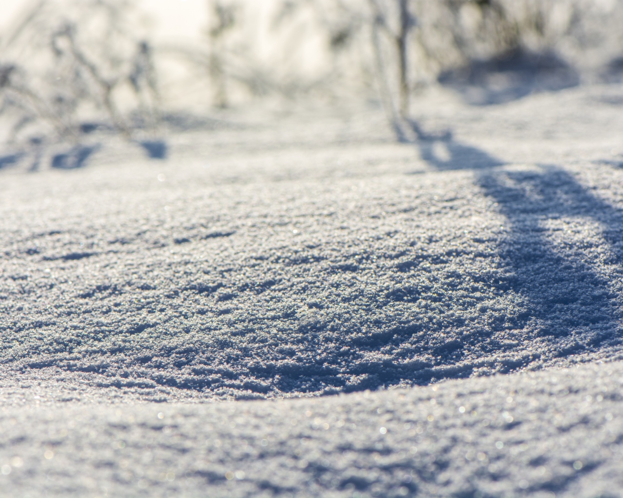 Ровный холодный белый снег зимой