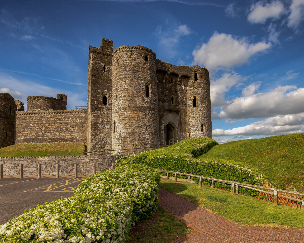 Замок Кидвелли, Уэльс. Великобритания