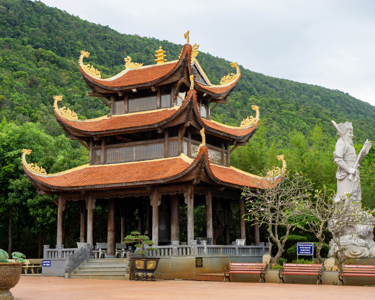 Красивый старинный храм, Вьетнам