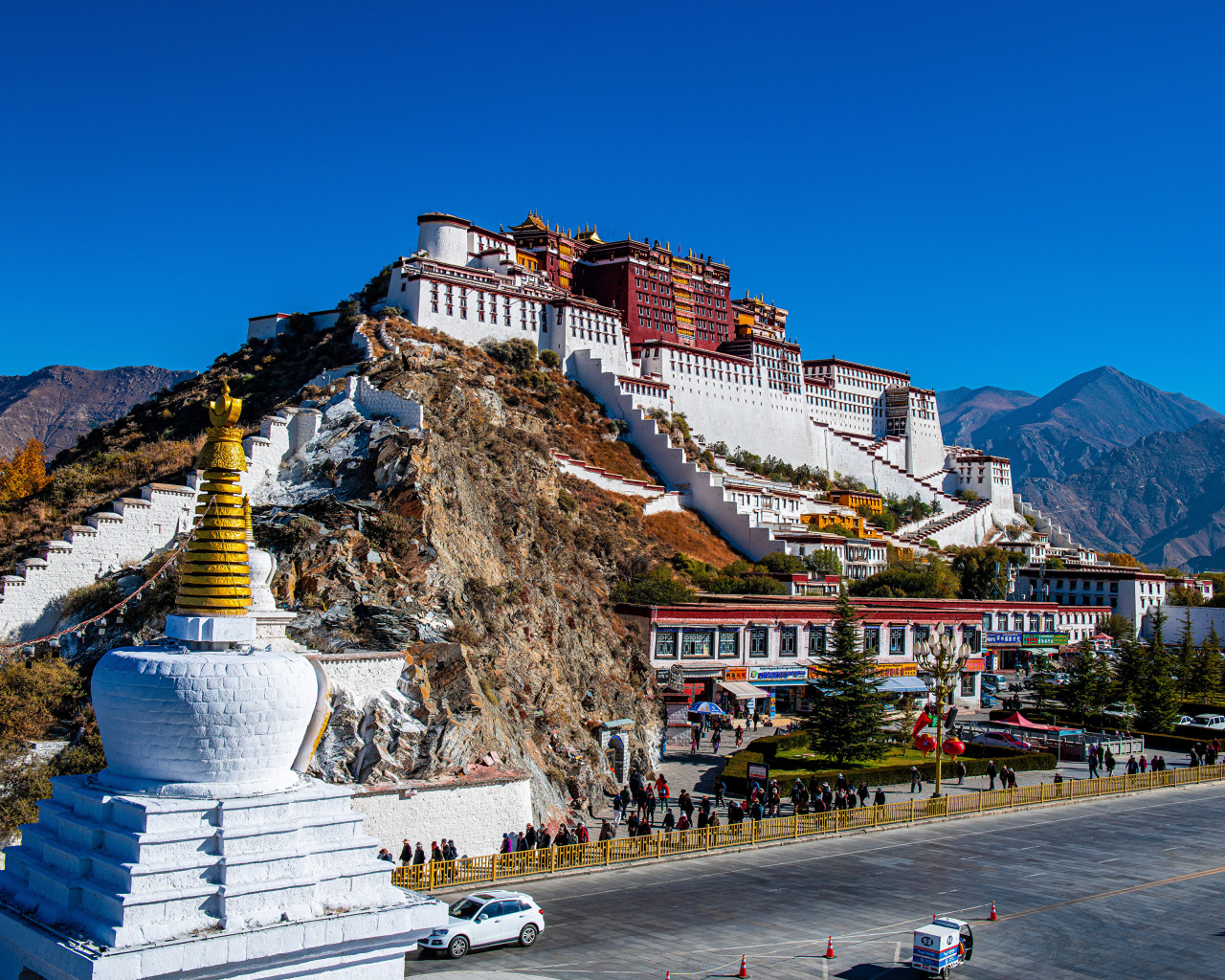 Красивый старинный дворец Потала,  Китай