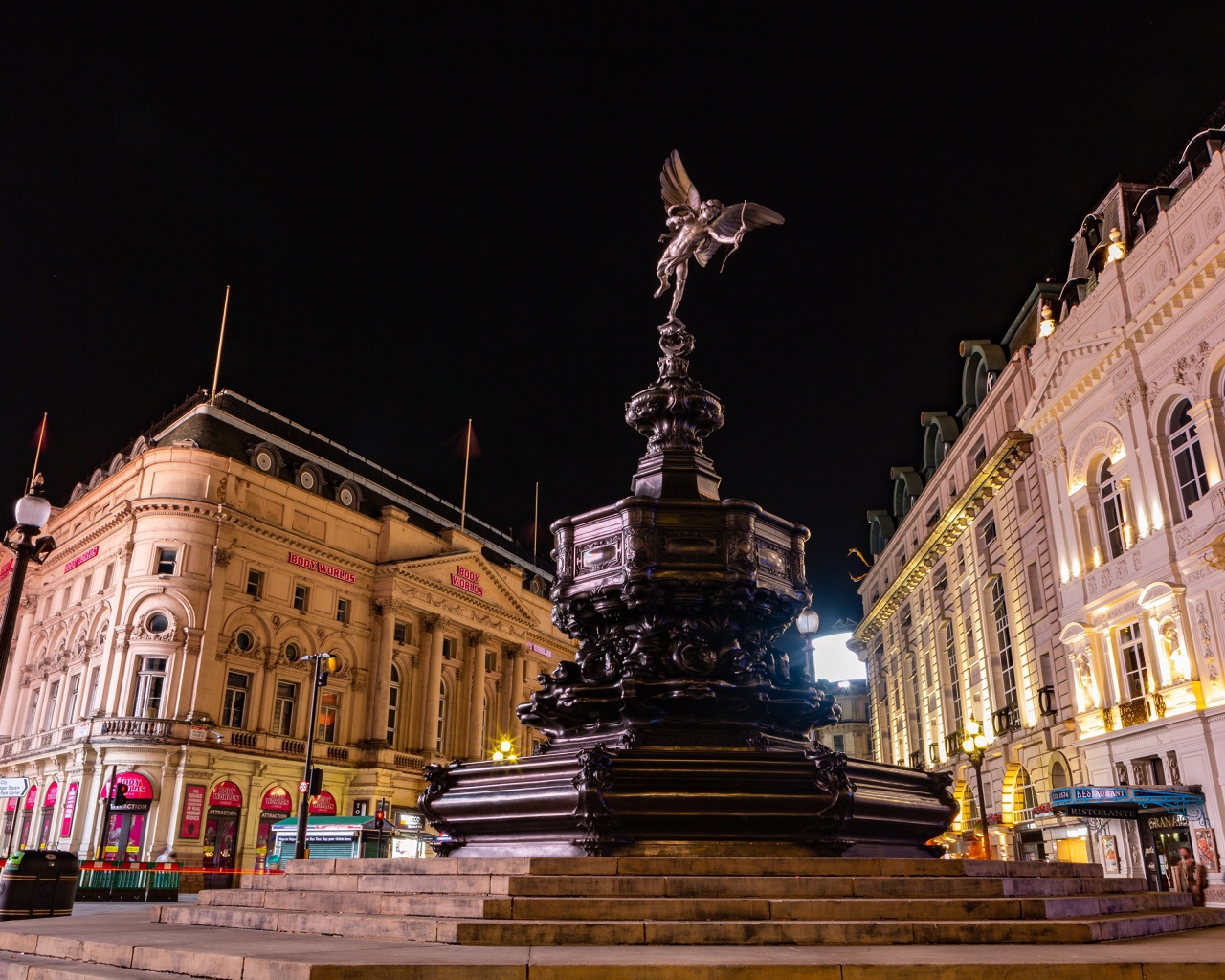 Мемориальный фонтан Шефтсбери на улице Лондона, Англия