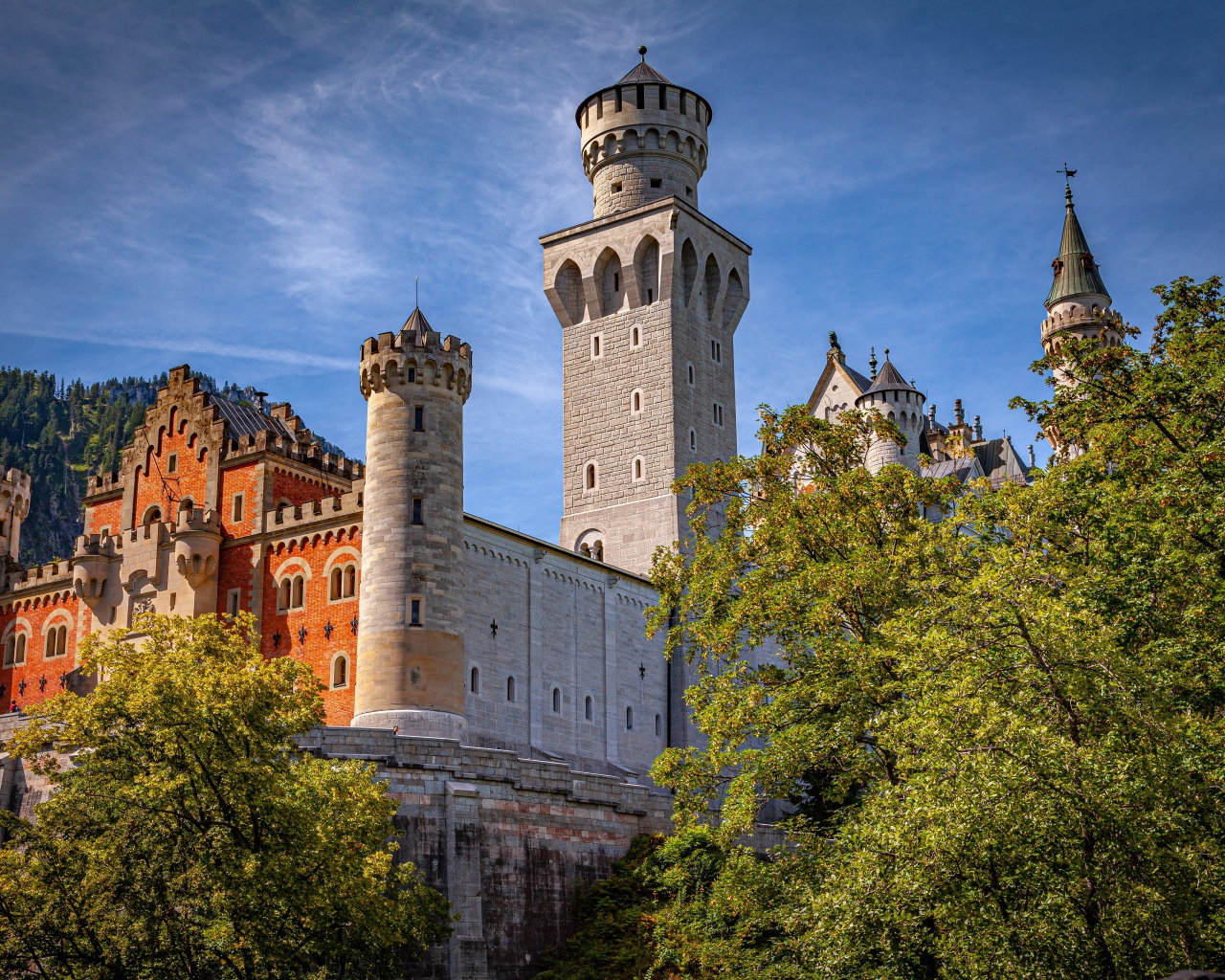 Старинный замок Нойшванштайн, Бавария. Германия