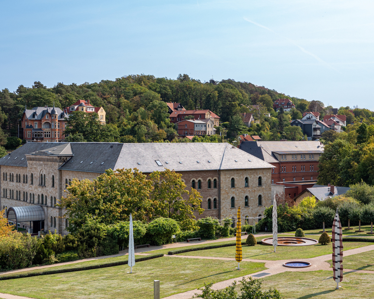 Дома у парка в городе Бланкенбург, Германия