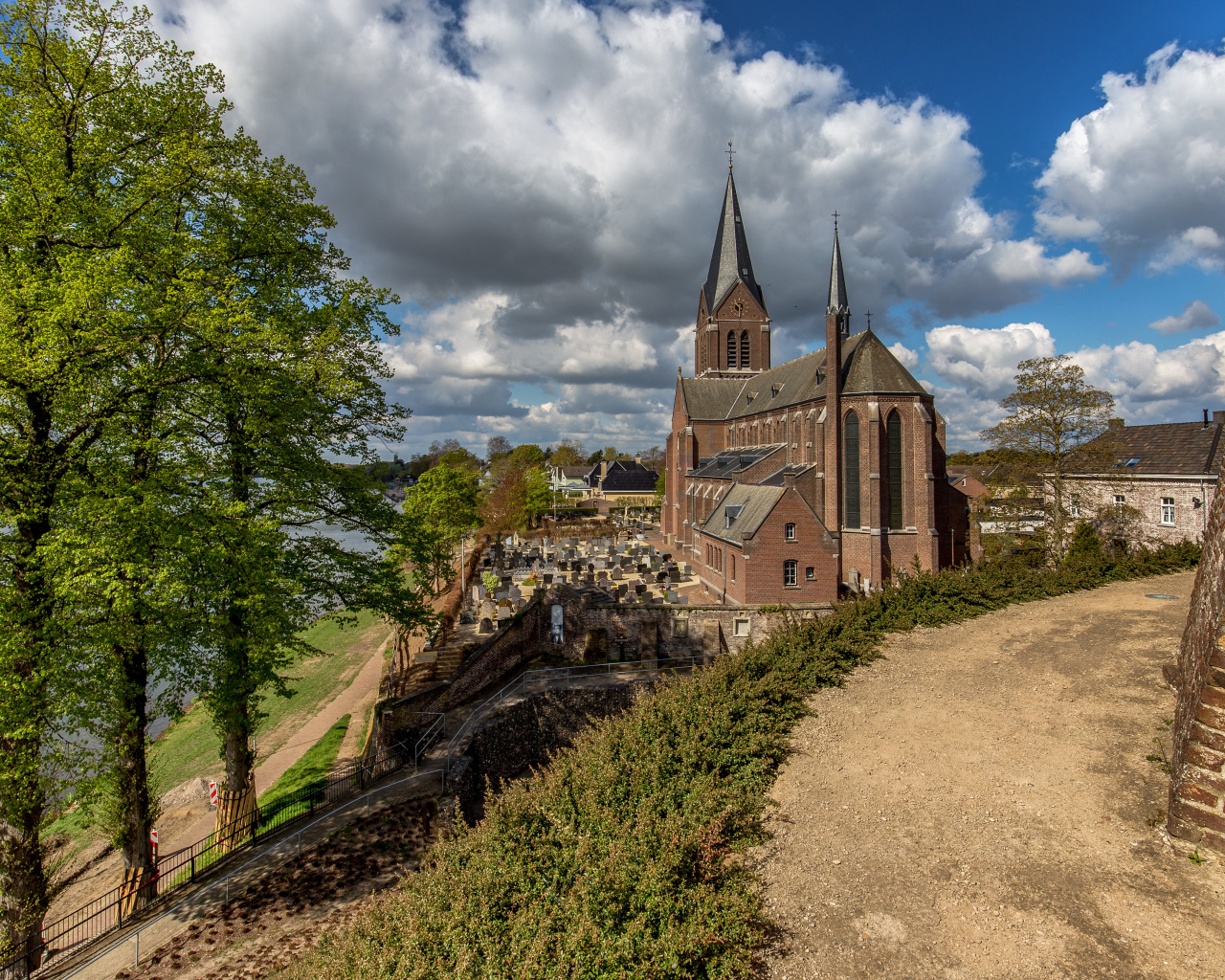 Старый собор над рекой, Нидерланды