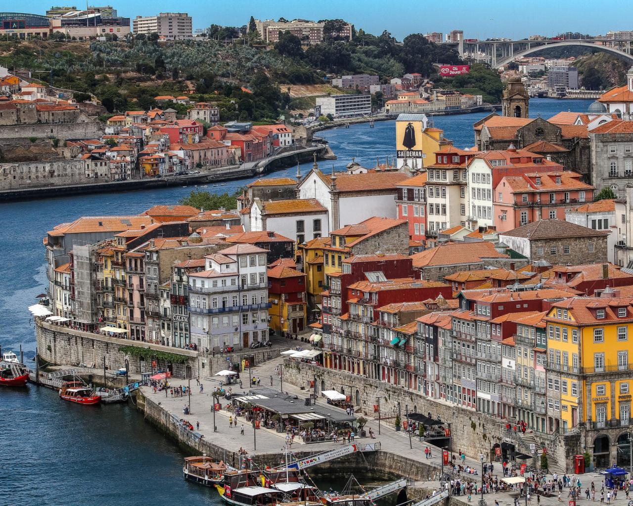 Дома на берегу реки, Португалия