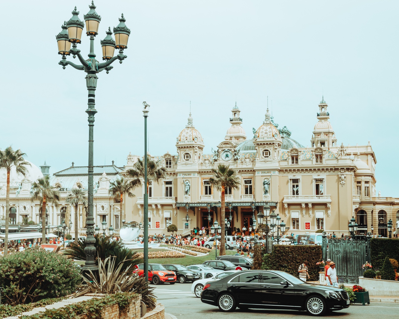 Красивое здание казино в городе Монте-Карло, Монако