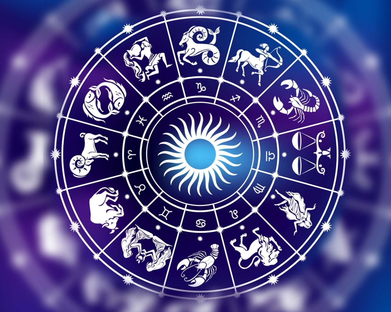 Зодиакальный круг на синем фоне