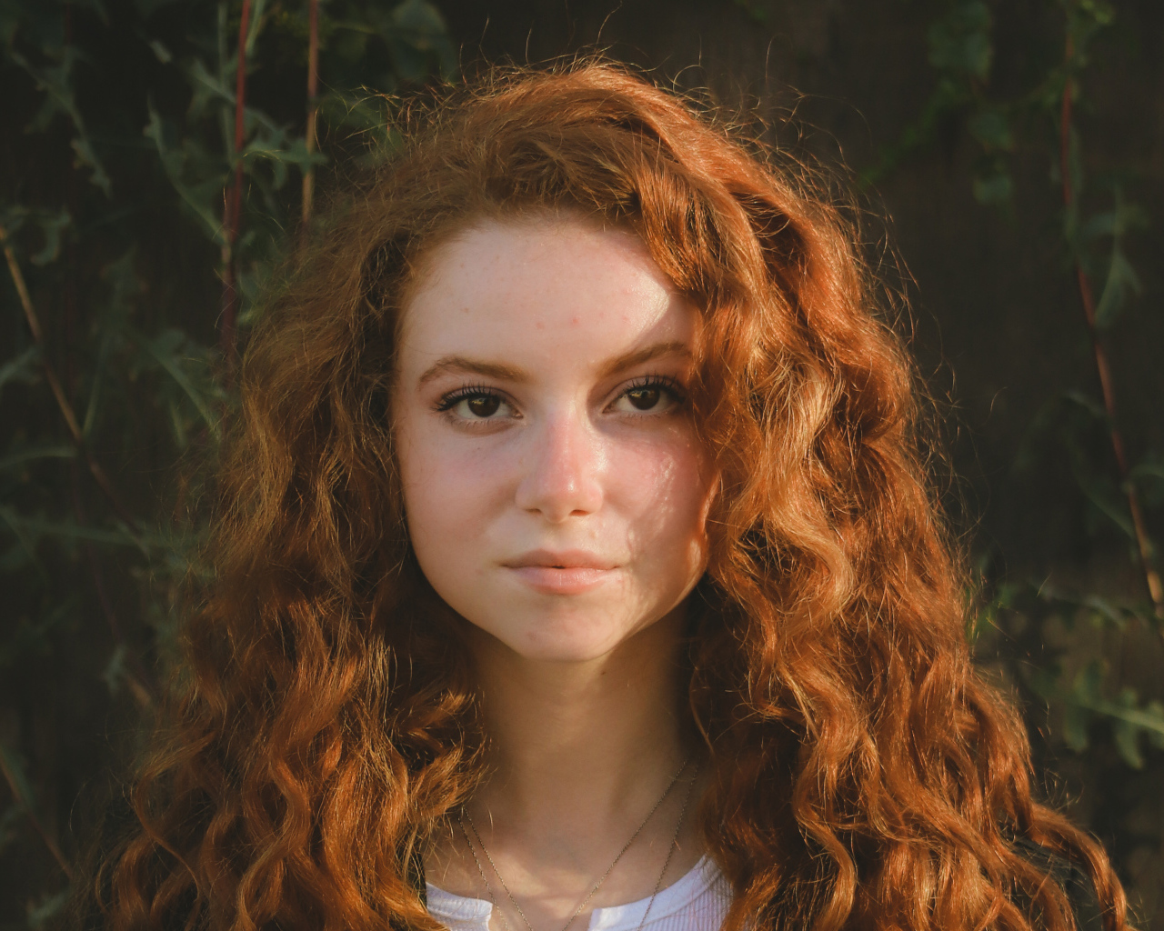 Красивая рыжеволосая актриса Франческа Капальди