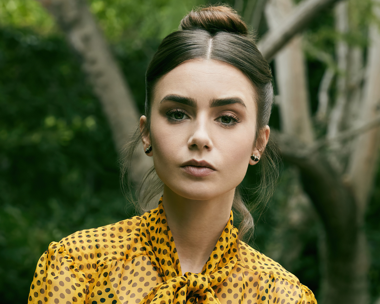 Красивая молодая американская актриса Лили Коллинз