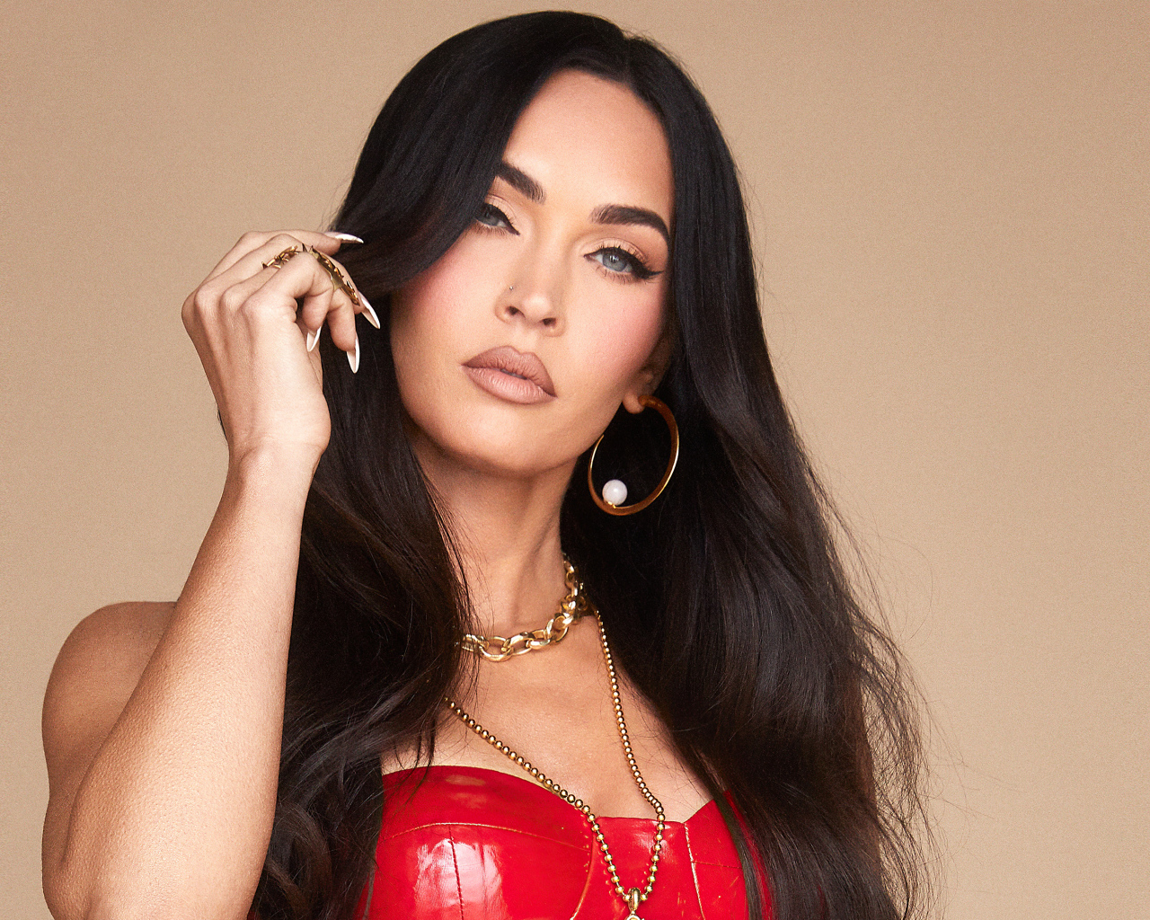 Яркая голубоглазая брюнетка актриса Меган Фокс