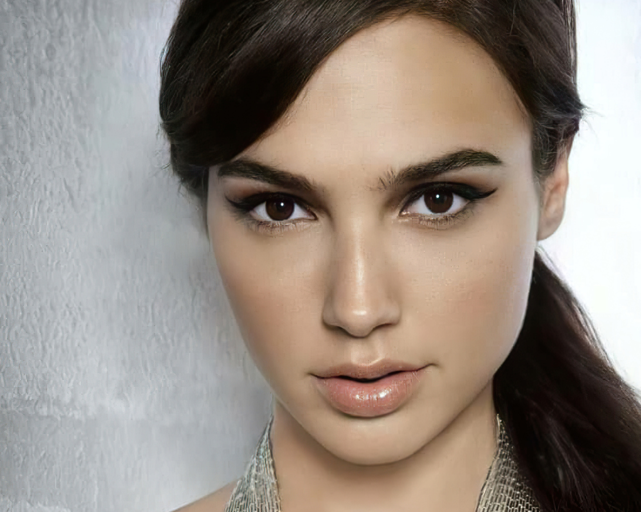 Лицо актрисы Галь Гадот крупным планом