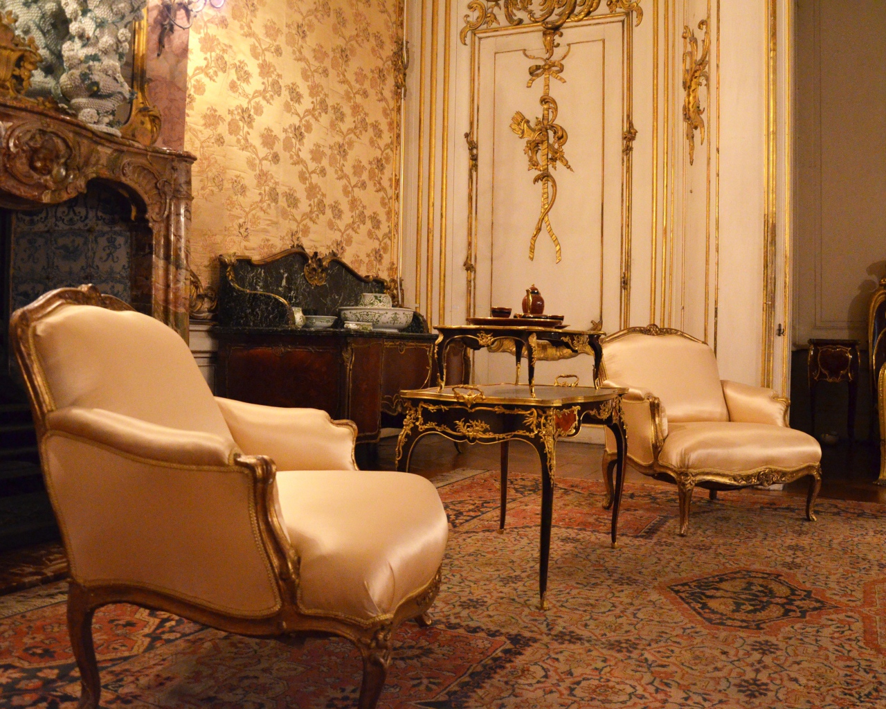 Дорогой интерьер в старой квартире