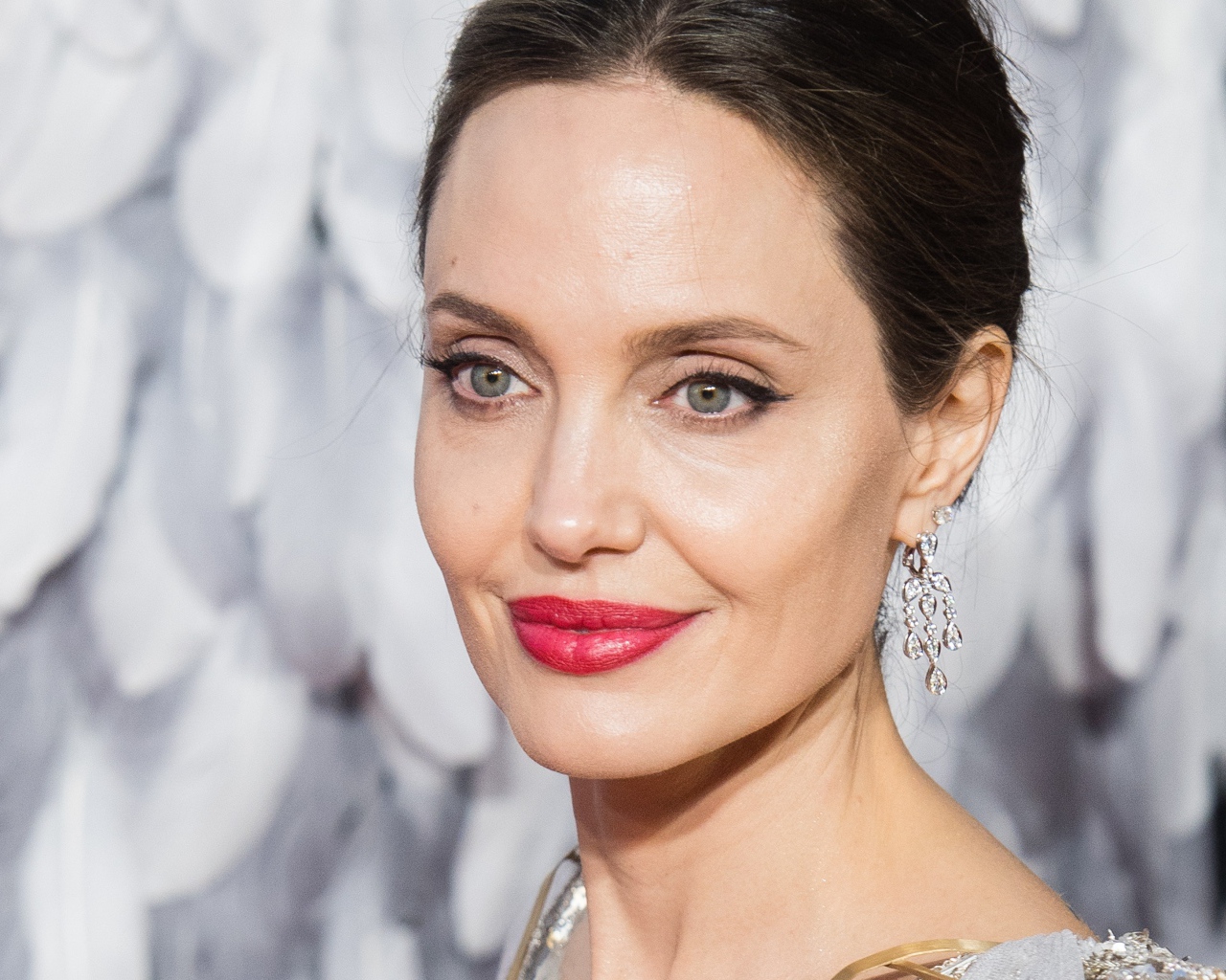 Лицо актрисы Анджелина Джоли крупным планом