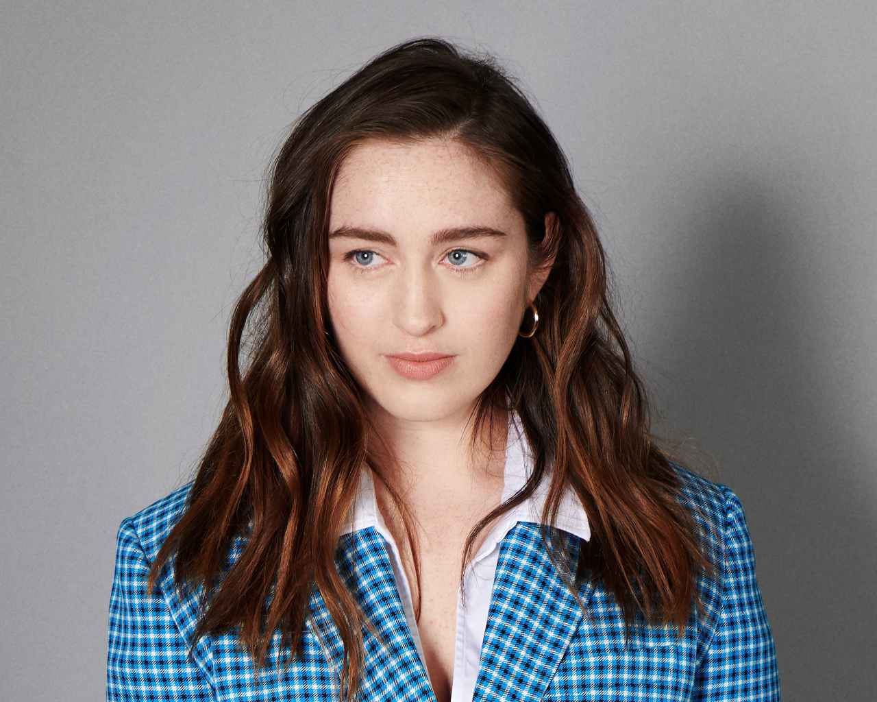 Девушка в костюме, актриса Даниэль Галлиган