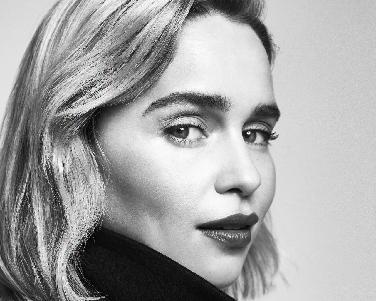 Девушка с красивыми глазами, актриса Эмилия Кларк