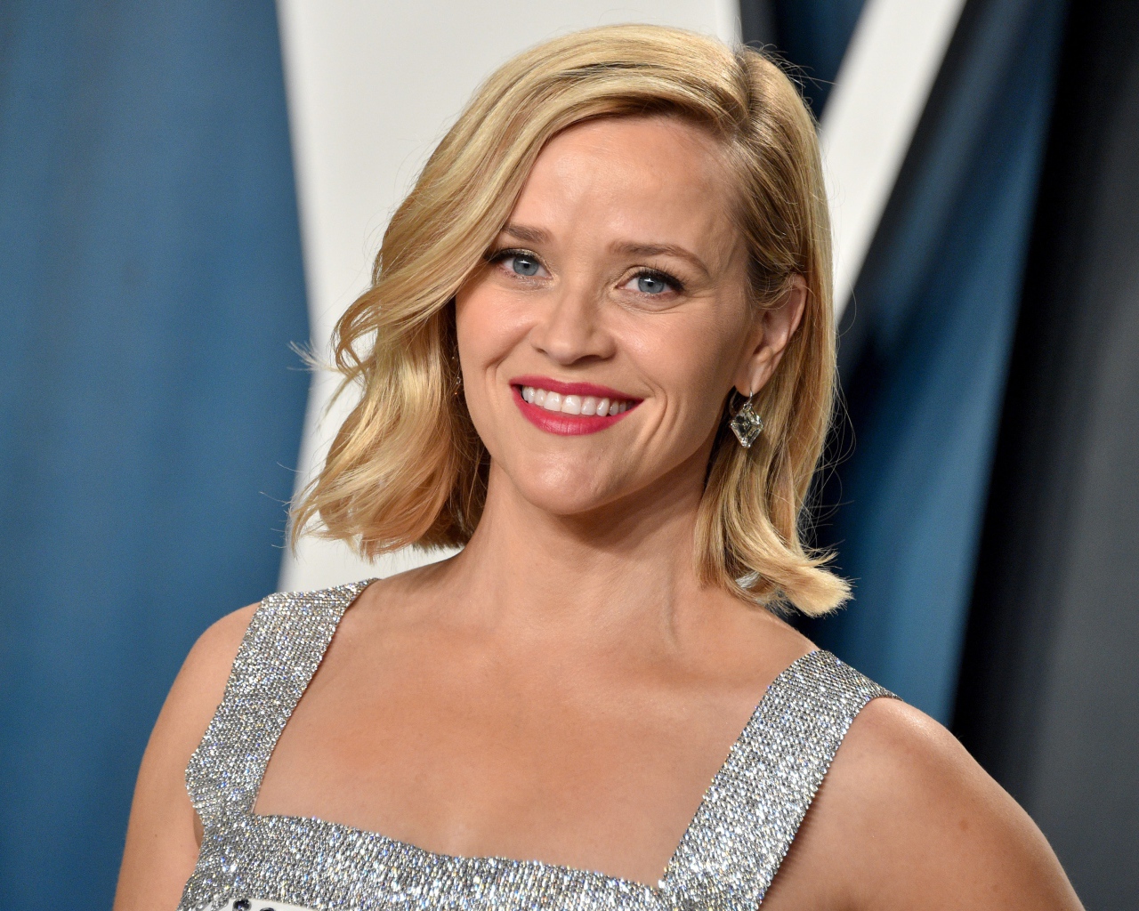 Улыбающаяся актриса Риз Уизерспун