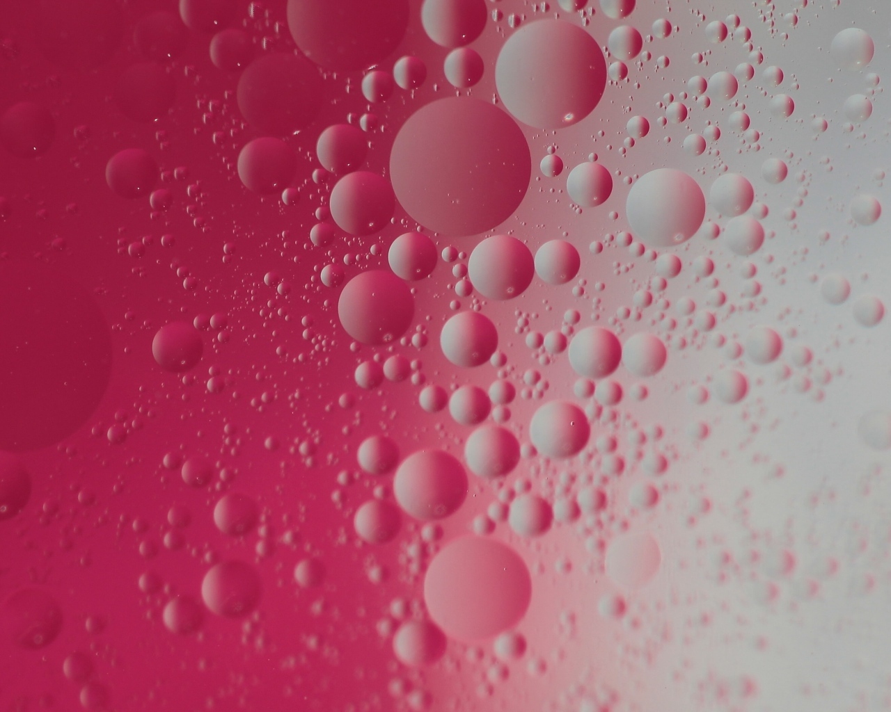 Пузыри на серо-розовом фоне