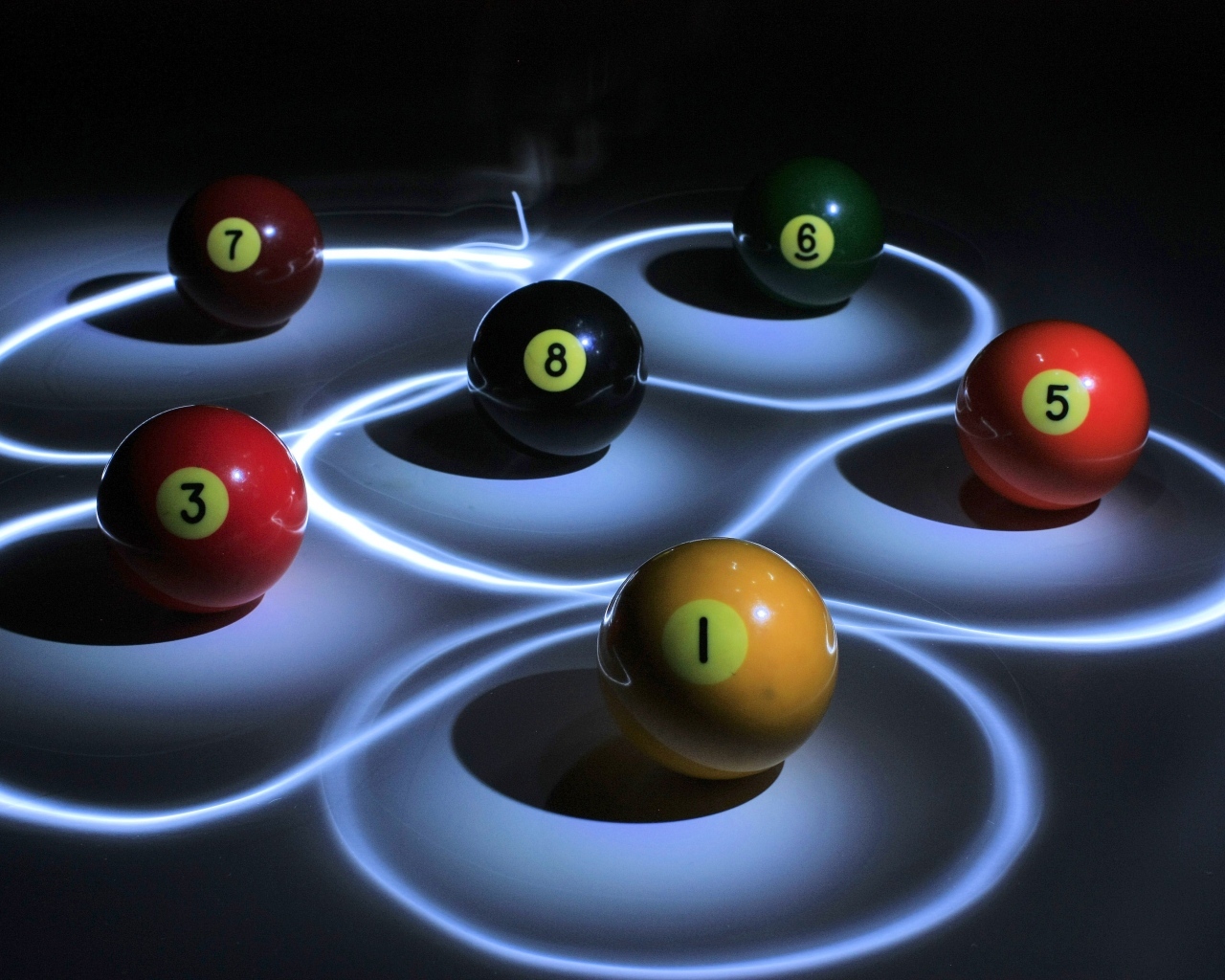 Разноцветные бильярдные шары