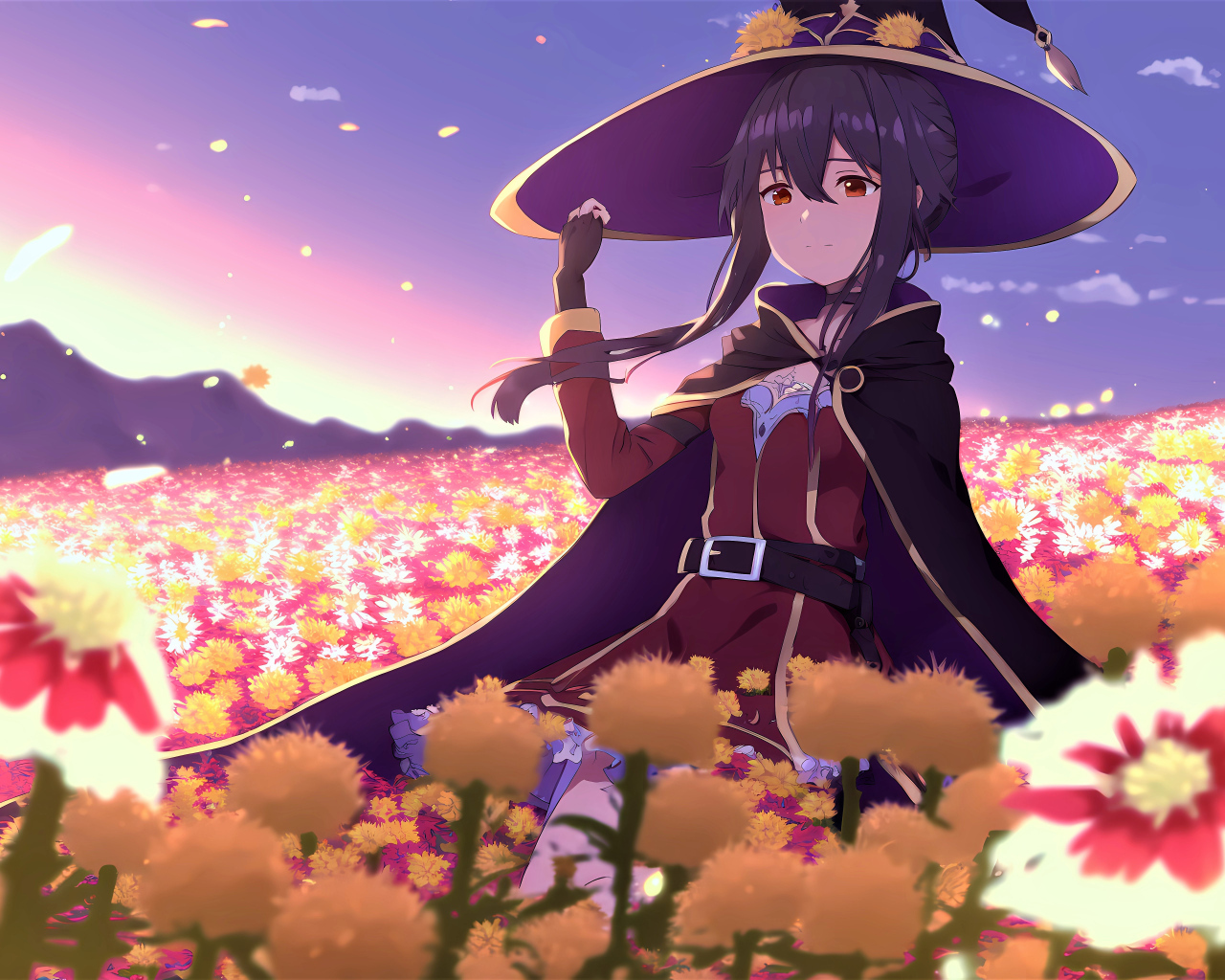 Девушка аниме в костюме на поле с цветами