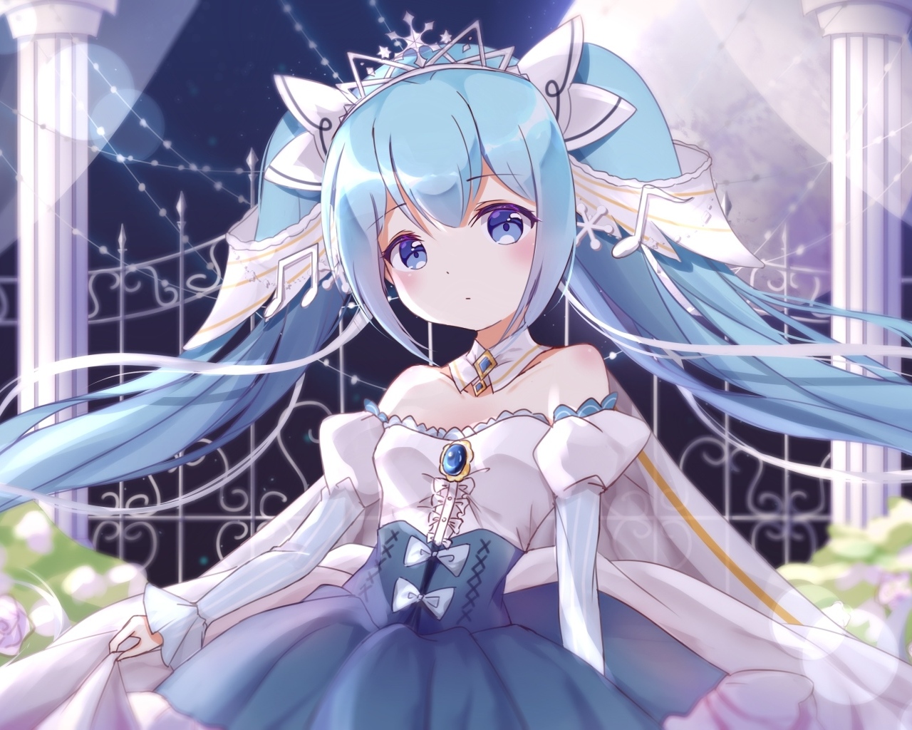 Милая девушка аниме Мику Хацунэ в красивом платье