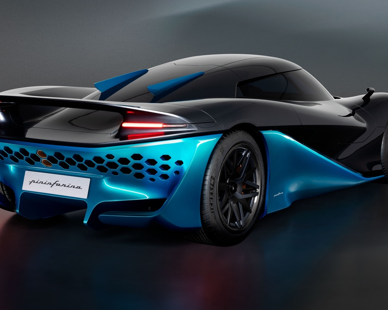 Быстрый автомобиль Viritech Apricale 2022 года вид сзади