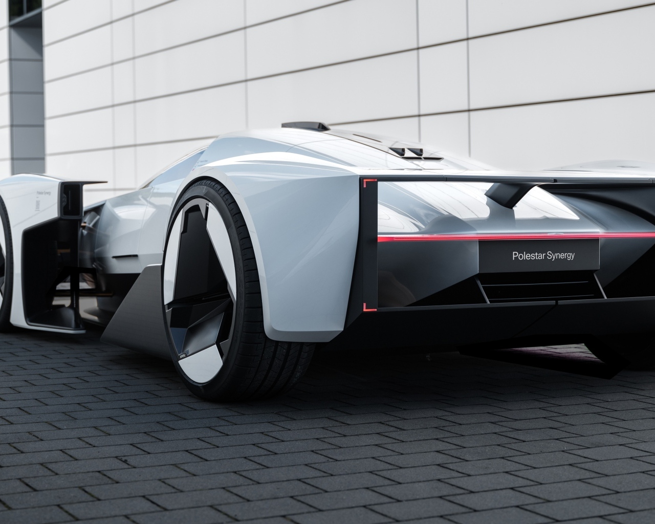 Спорткар Polestar Synergy 2023 года вид сзади