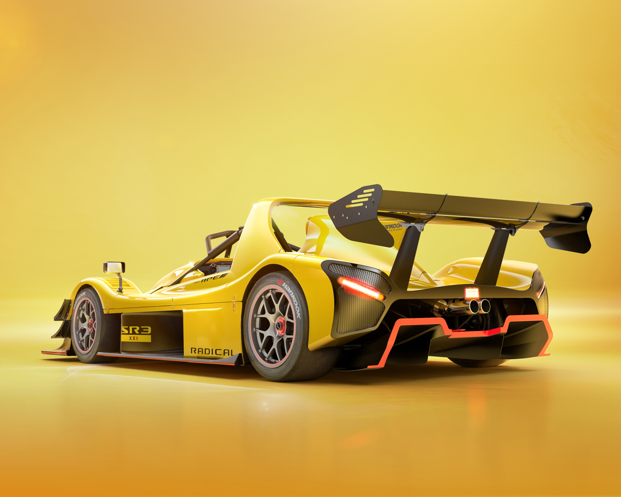 Желтый гоночный автомобиль Radical SR3 3XR Rear 2023 года