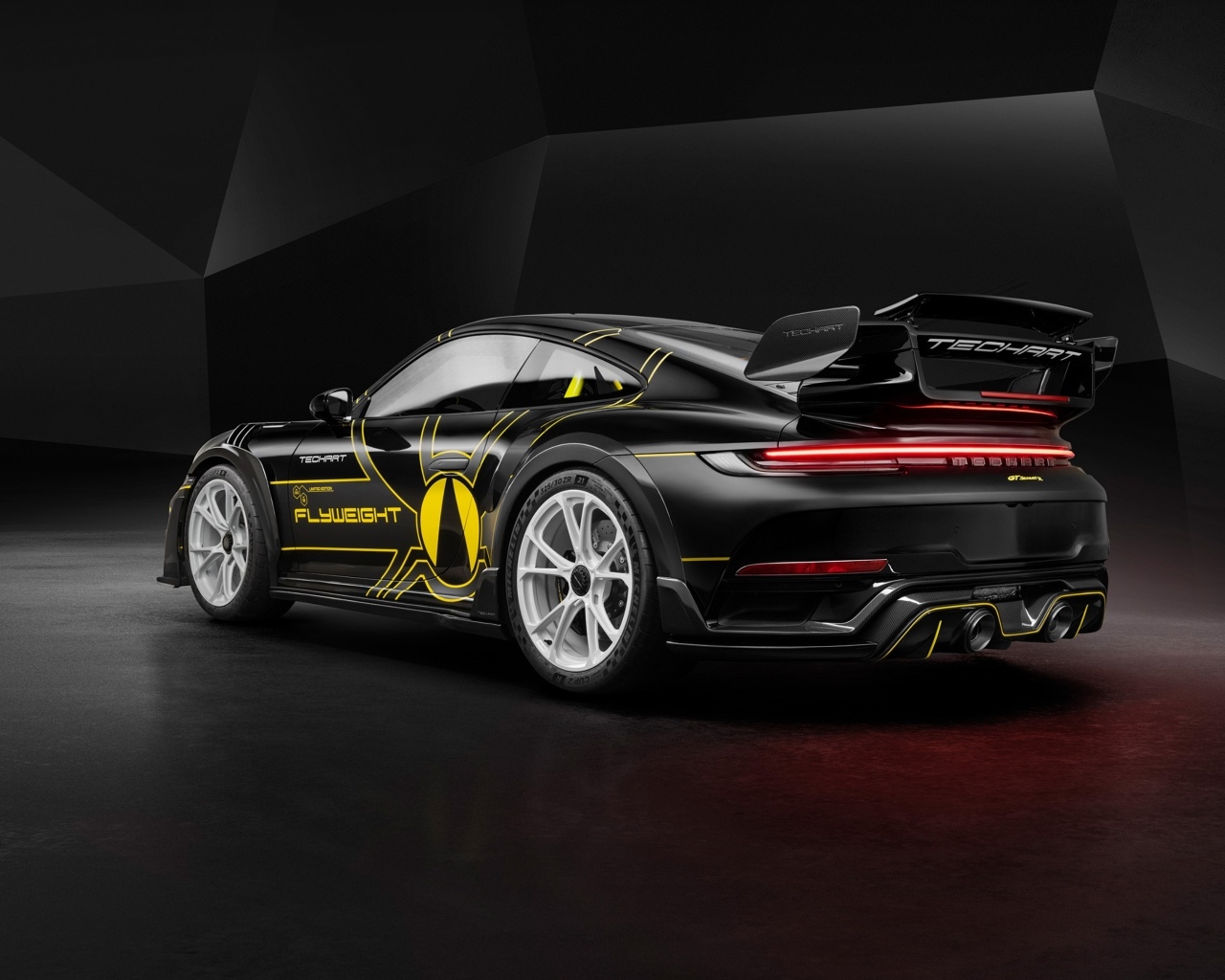 Быстрый автомобиль TechArt GTstreet R Flyweight 2023 года