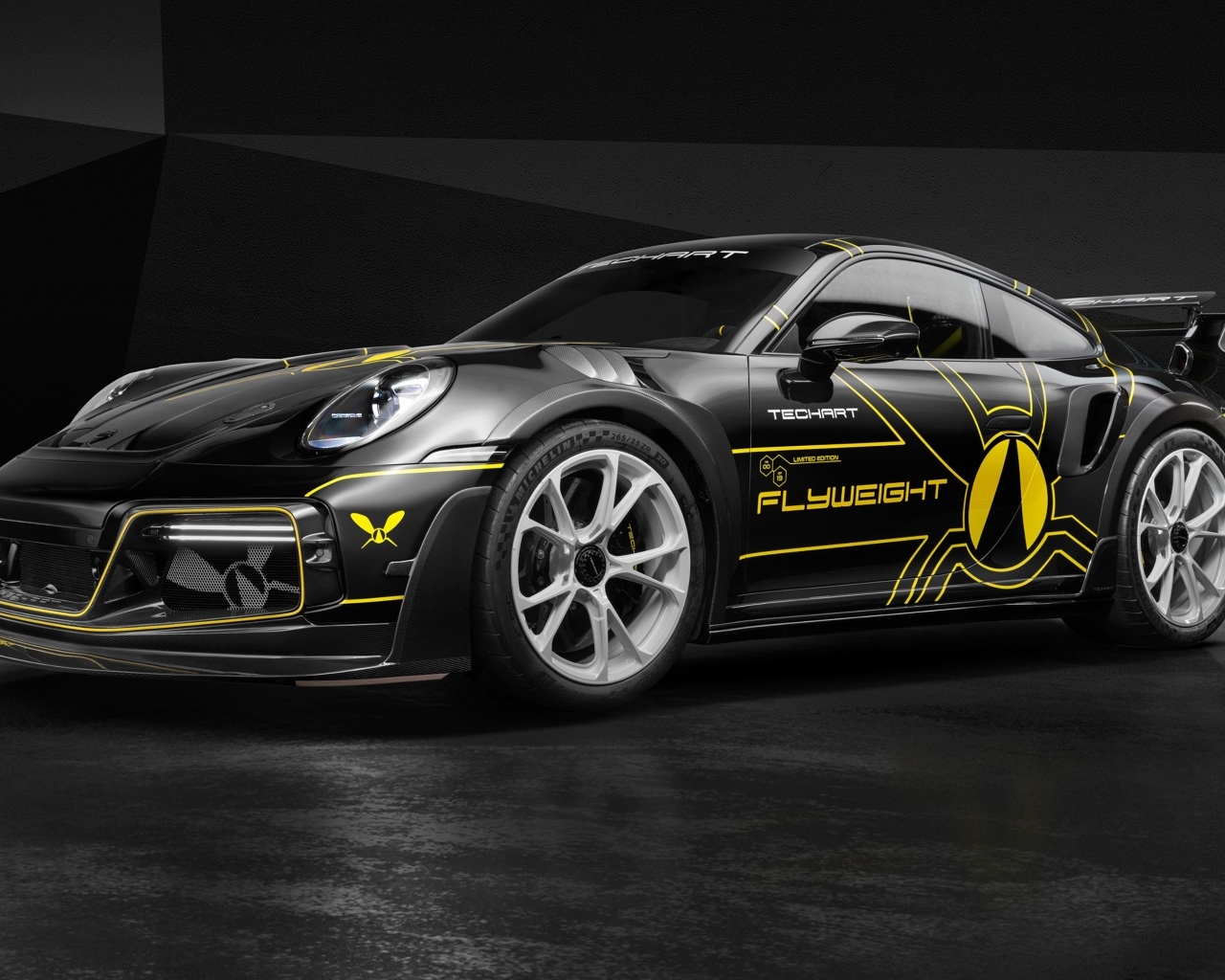 Вид спереди на автомобиль TechArt GTstreet R Flyweight 2023