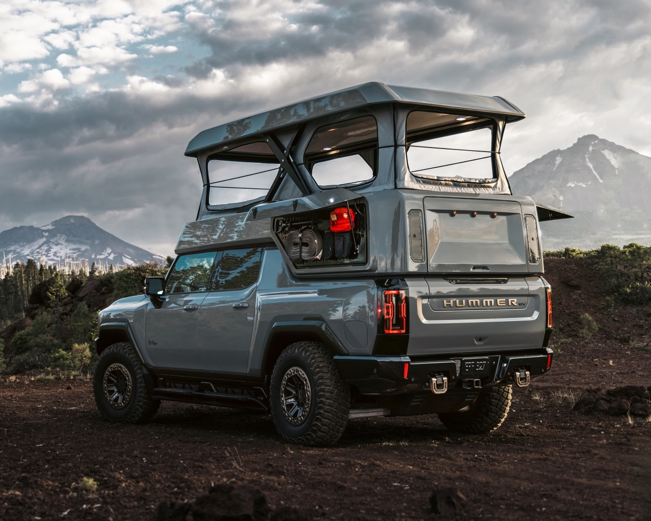 Автомобиль GMC HUMMER EV EarthCruiser 2024 года вид сзади