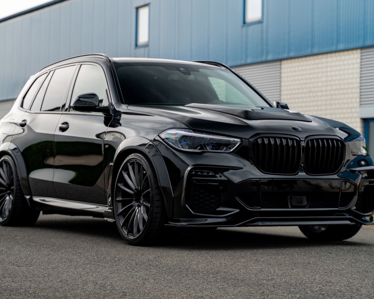 Черный автомобиль Prior-Design PDG5XWB Widebody Aerodynamic Kit