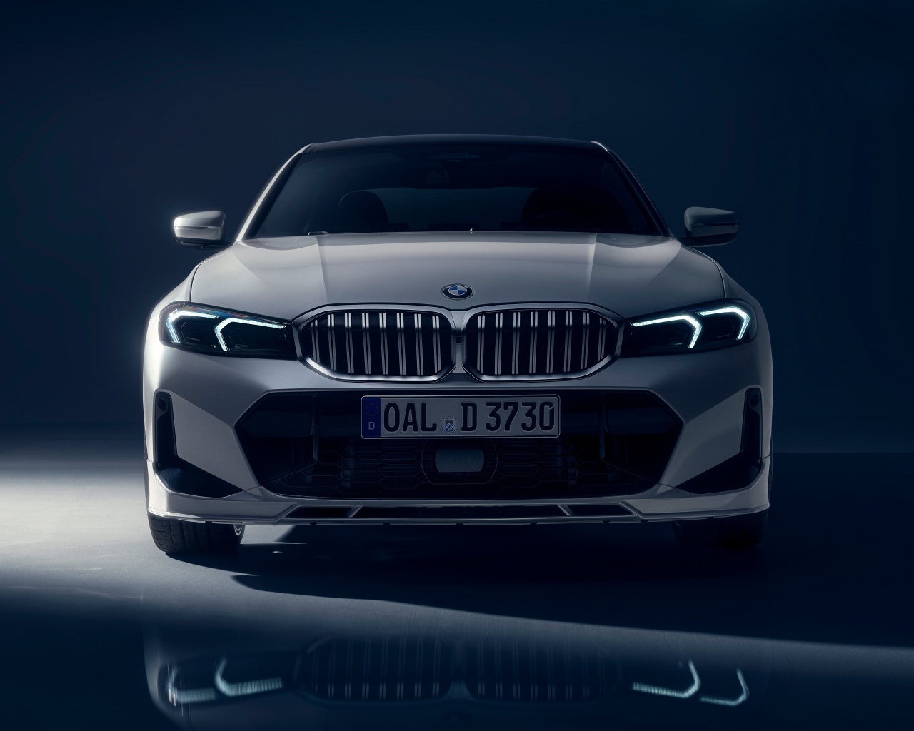 Автомобиль Alpina D3 S Limousine вид спереди