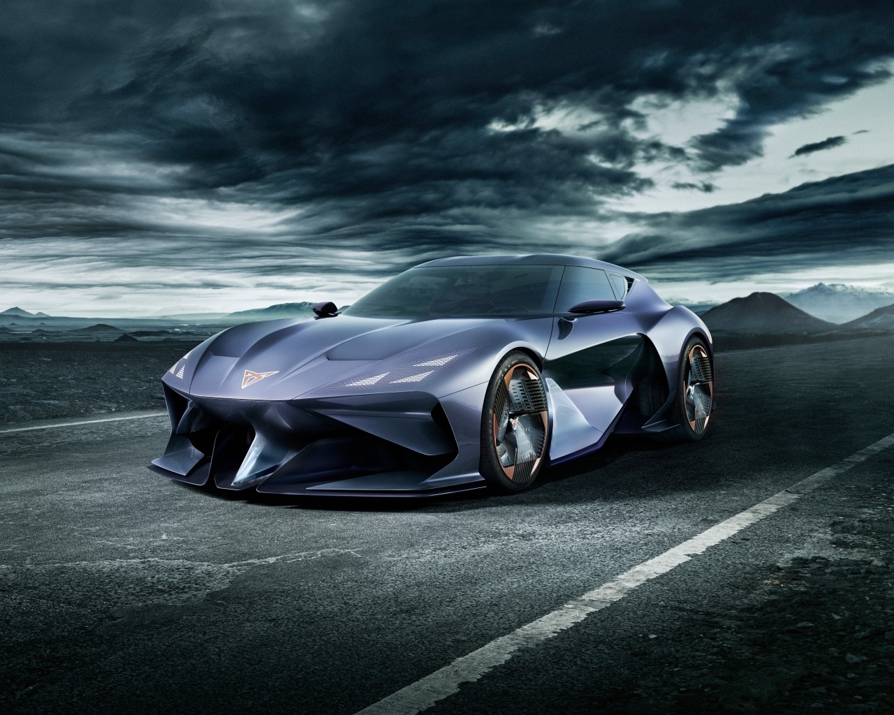 Автомобиль Cupra DarkRebel на фоне грозового неба