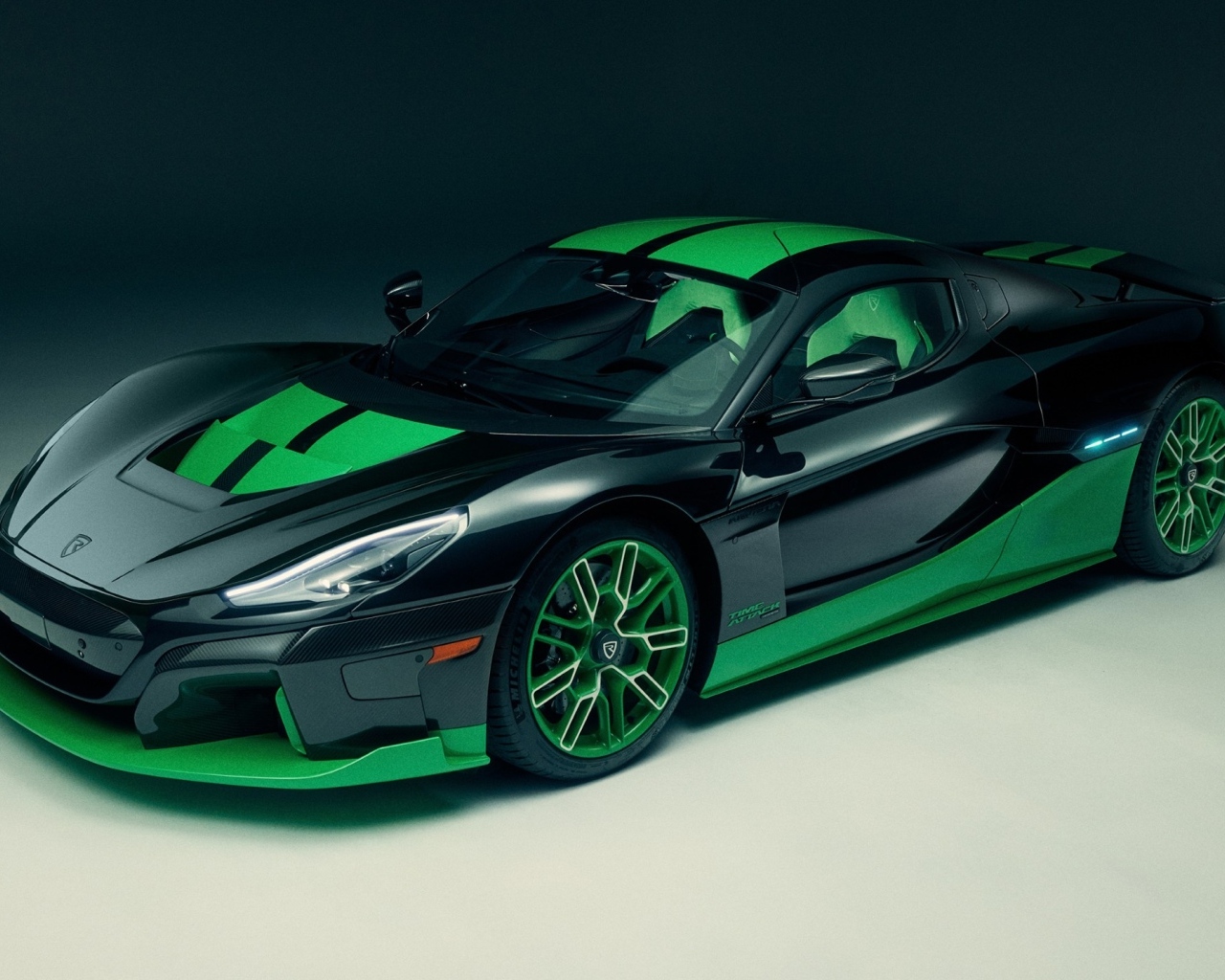 Быстрый автомобиль Rimac Nevera Time Attack 2023 года