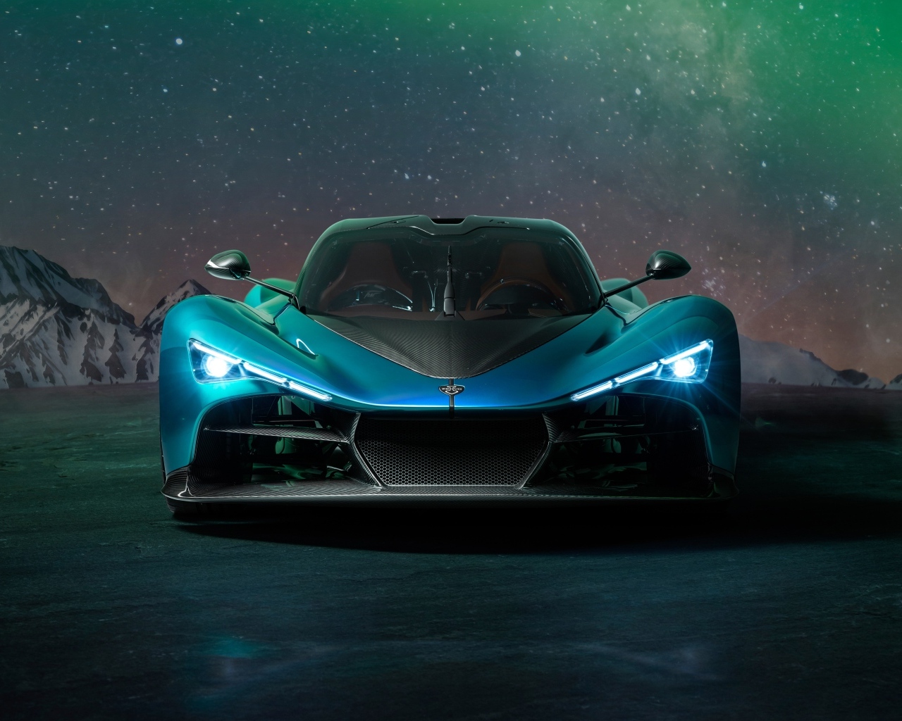 Вид спереди на дорогой автомобиль Zenvo Aurora Agil  ночью