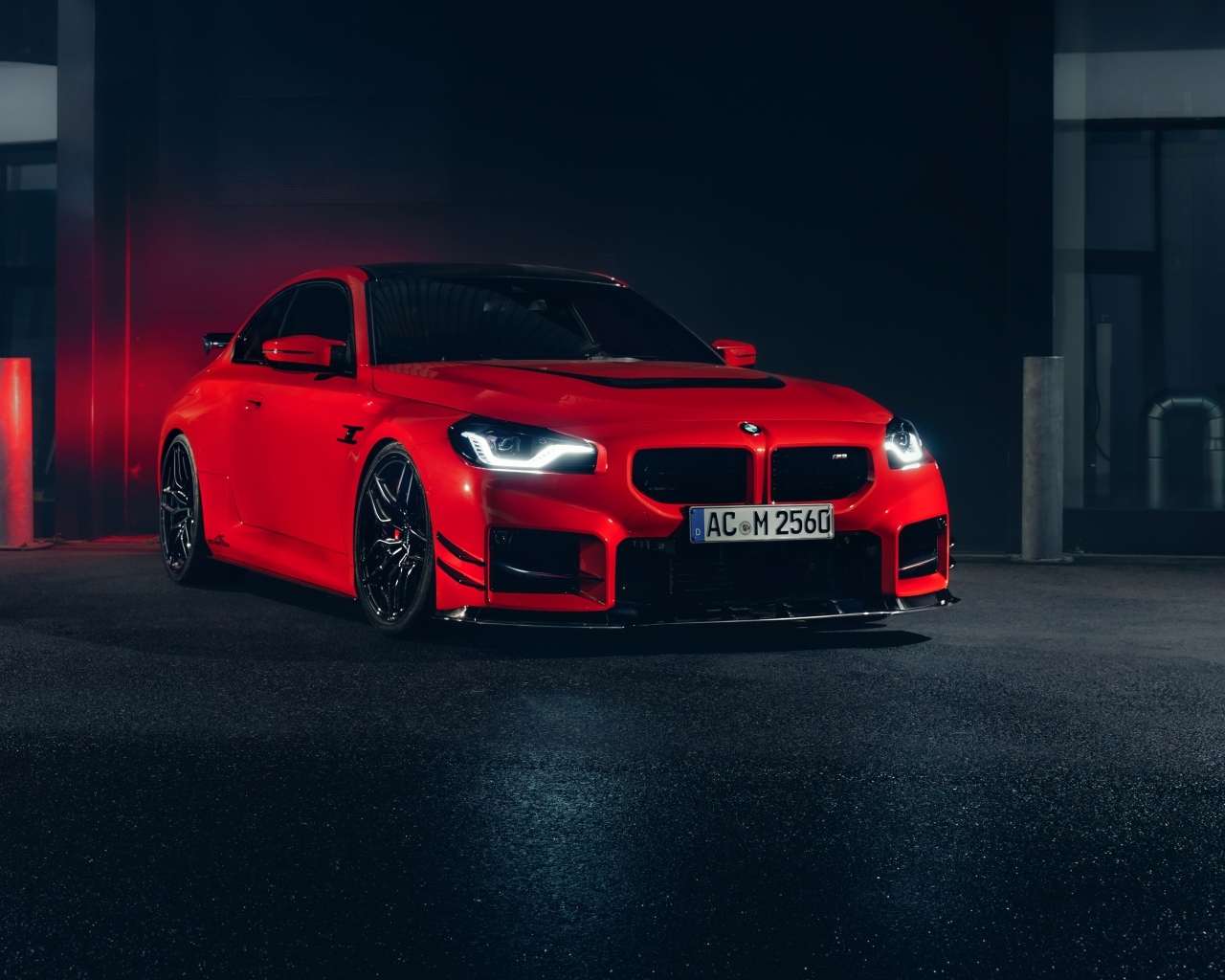 Красный автомобиль AC Schnitzer ACS2 Sport 2023 года